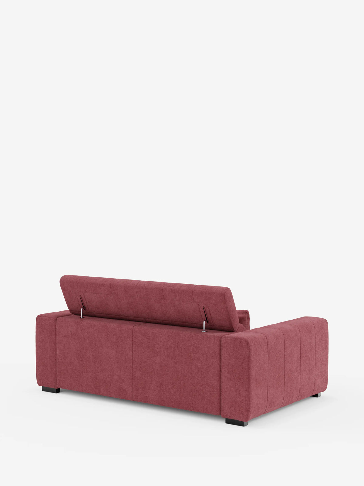 Il divano Doric a 3 posti con sedute allungabili tramite meccanismo relax elettrico di Divani.Store è presentato nella vista posteriore in una moderna tonalità rosa antico, caratterizzato da un pannello poggiatesta reclinabile parzialmente sollevabile che rivela uno spazio di stivaggio nascosto. Questo divano sfoderabile è realizzato in tessuto smacchiabile T23 con braccioli rettangolari, cuciture discrete e piccole gambe nere squadrate, il tutto su uno sfondo bianco a tinta unita.
