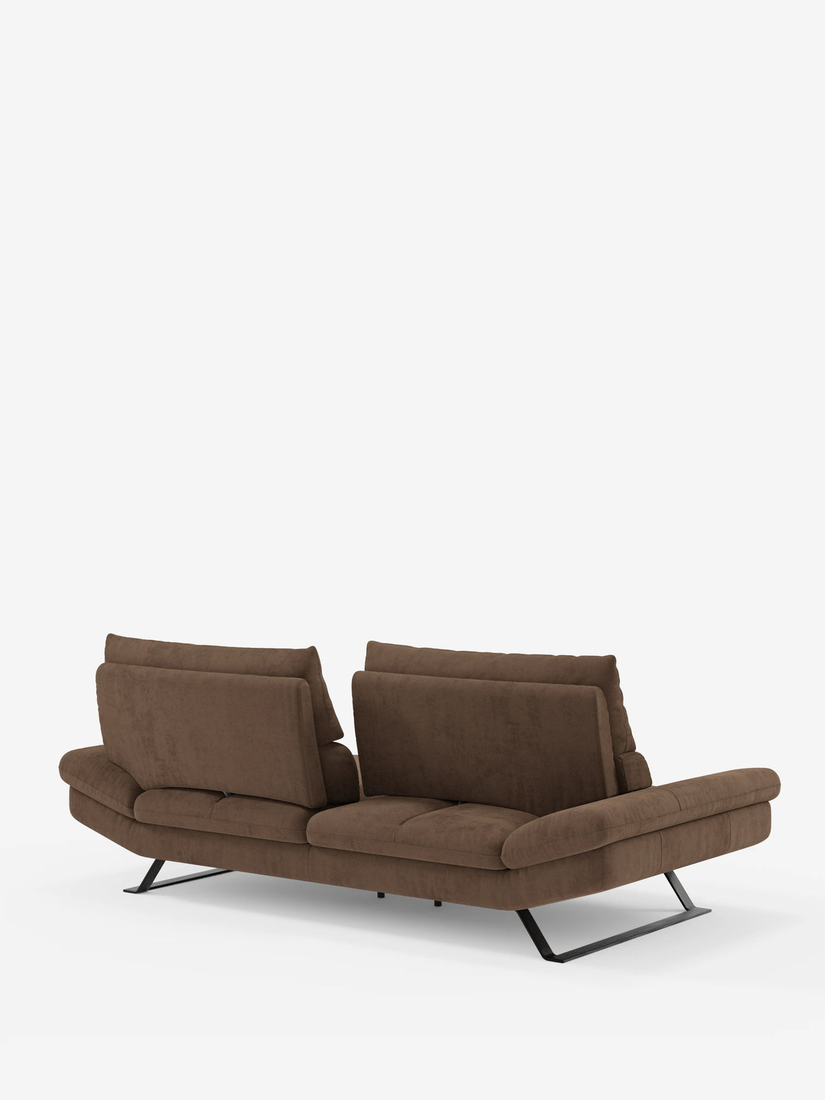 Vi presentiamo il divano Eclipse dal design moderno di Divani.Store, un divano contemporaneo color marrone disponibile nelle versioni a 2 e 3 posti, caratterizzato da morbidi cuscini e da innovativi schienali traslanti. Rivestito in elegante microfibra T11, facile da pulire, e sostenuto da alti piedini angolari in metallo nero su una base in stile sospeso, questo moderno elemento d’arredo è messo in risalto da uno sfondo bianco minimalista.