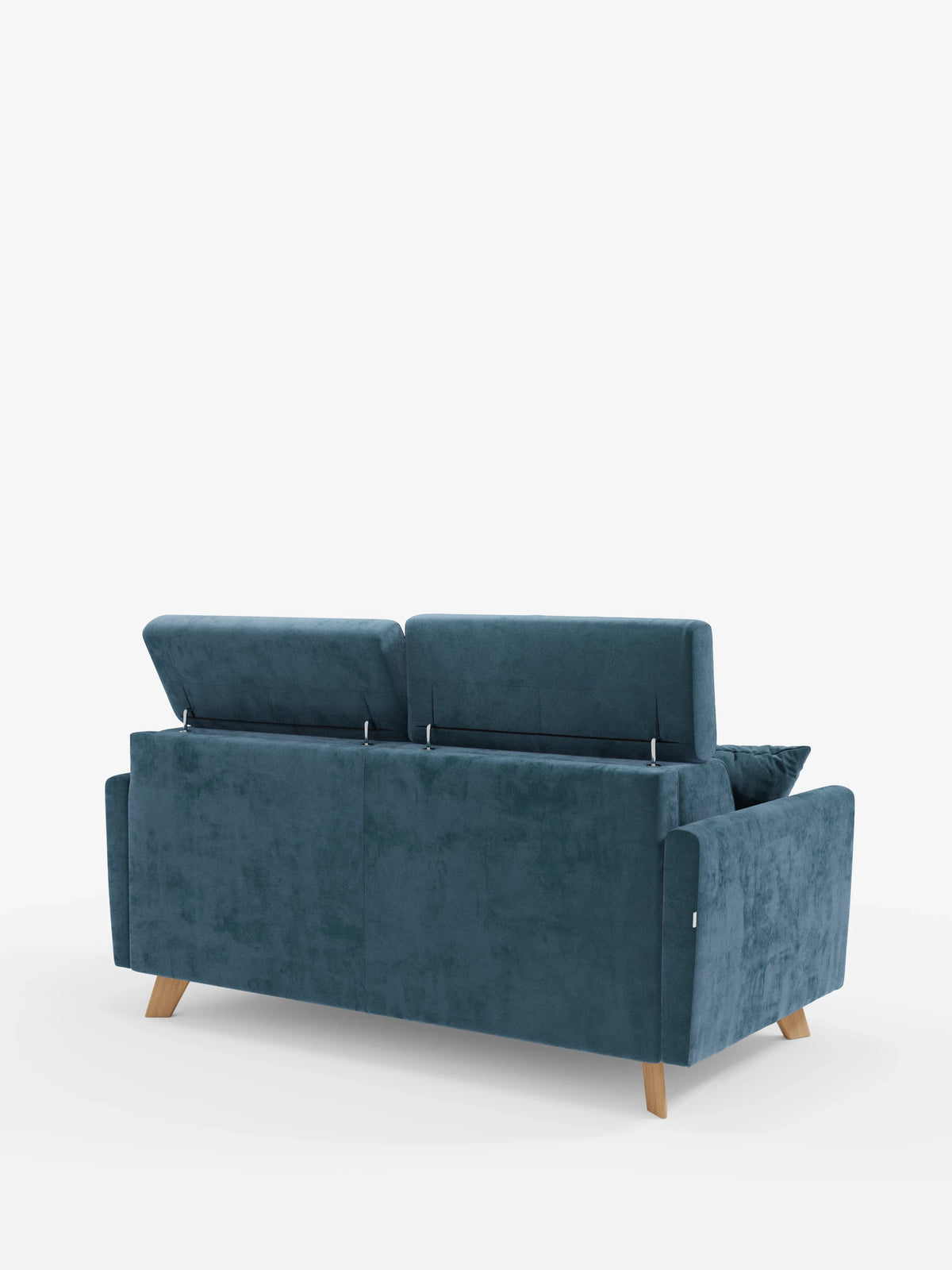 Un divano letto Francy in stile contemporaneo con poggiatesta regolabili di Divani.Store, rivestito in elegante tessuto T30 blu resistente alle macchie, è raffigurato nella vista posteriore. Entrambi i poggiatesta regolabili sono parzialmente sollevati, mettendo in risalto le linee pulite e la morbida consistenza del divano. Le gambe angolate in legno e un unico bracciolo sul lato destro ne completano il fascino moderno. L’intero divano è sfoderabile al 100% per una facile pulizia.