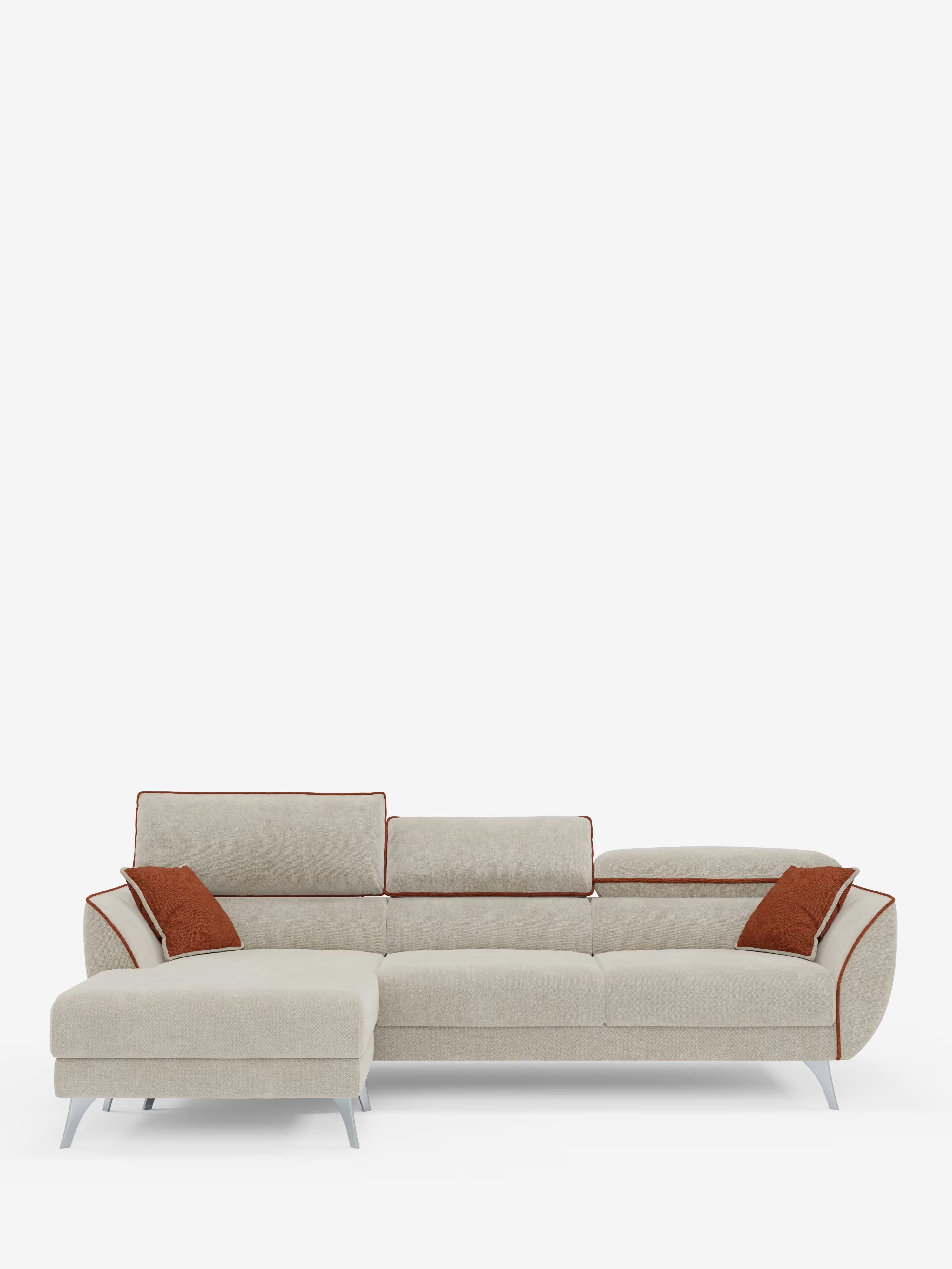 Il divano angolare bicolore Michelangelo con penisola e sedute estensibili di Divani.Store presenta una chaise longue sul lato sinistro, sottili gambe bianche, un’elegante bordatura marrone lungo i bordi e quattro cuscini decorativi marroni. Caratterizzato da un design pulito e minimalista con schienale alto e braccioli, questo divano componibile è dotato di poggiatesta reclinabili ed è rivestito in tessuto T23 facile da pulire. Il prodotto è presentato su uno sfondo bianco a tinta unita.