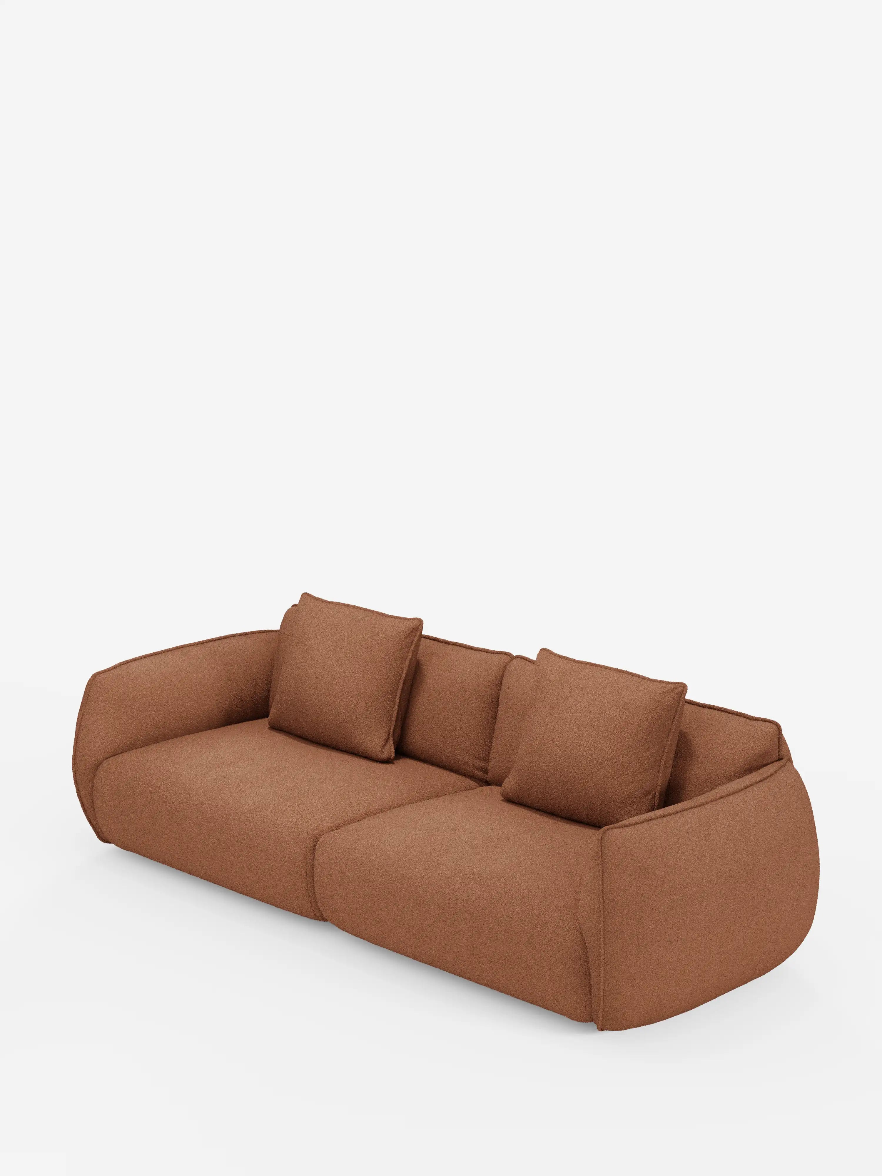 Il divano Nimbus a 3 posti, modulare e componibile, di Divani.Store è un divano moderno di colore marrone, rivestito in tessuto smacchiabile effetto cotone T33, lungo 250 cm. Caratterizzato da un design minimalista e dalle linee morbidamente arrotondate, con schienale basso, ampi braccioli e due ampie sezioni di seduta, è dotato di tre cuscini quadrati coordinati. Il divano è raffigurato su uno sfondo bianco a tinta unita.
