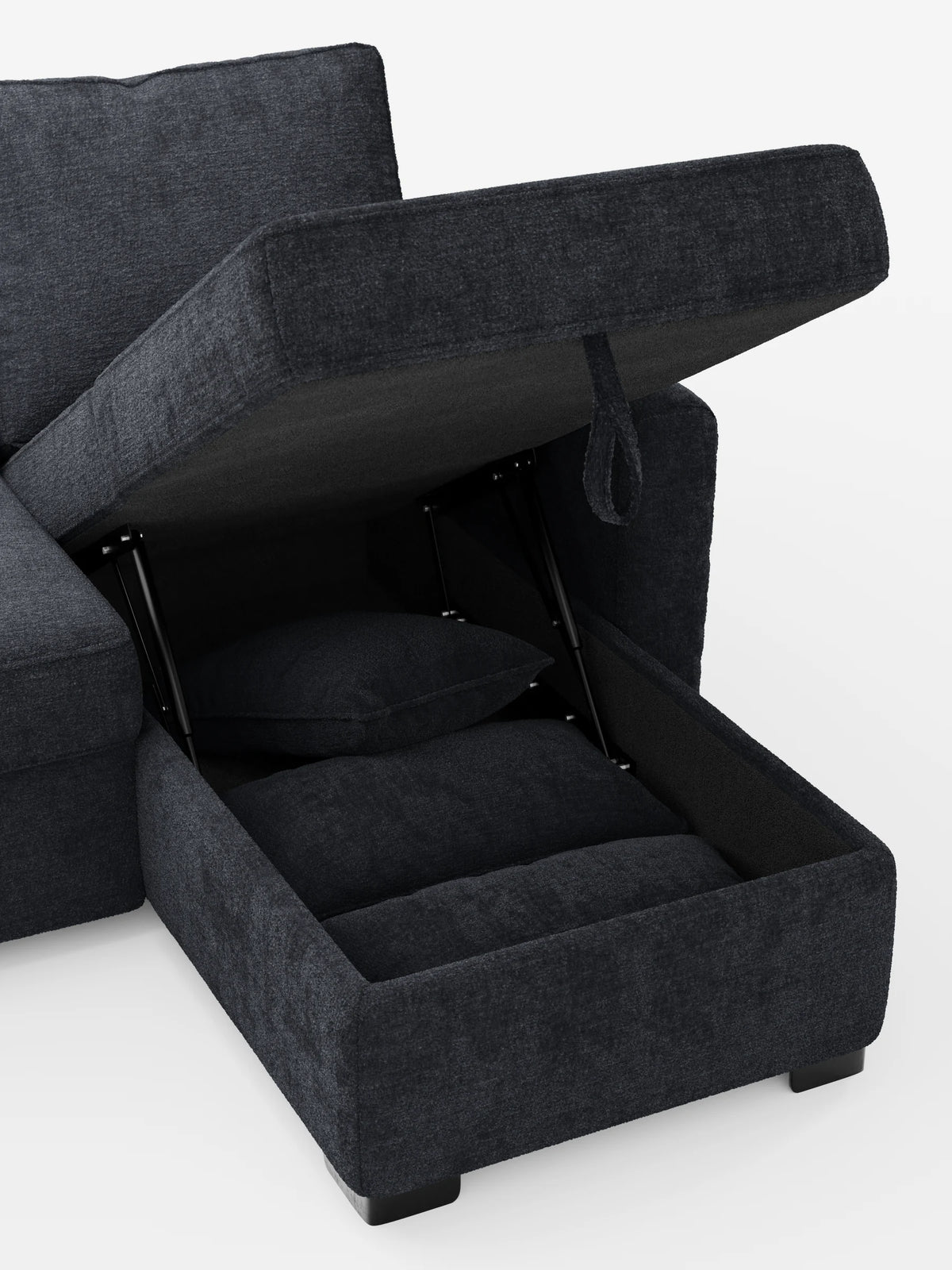 Un divano letto Ottaviano con chaise longue estraibile – penisola reversibile e contenitore in tessuto materico smacchiabile, grigio scuro, con chaise longue sollevabile e vano contenitore che rivela due cuscini rettangolari.