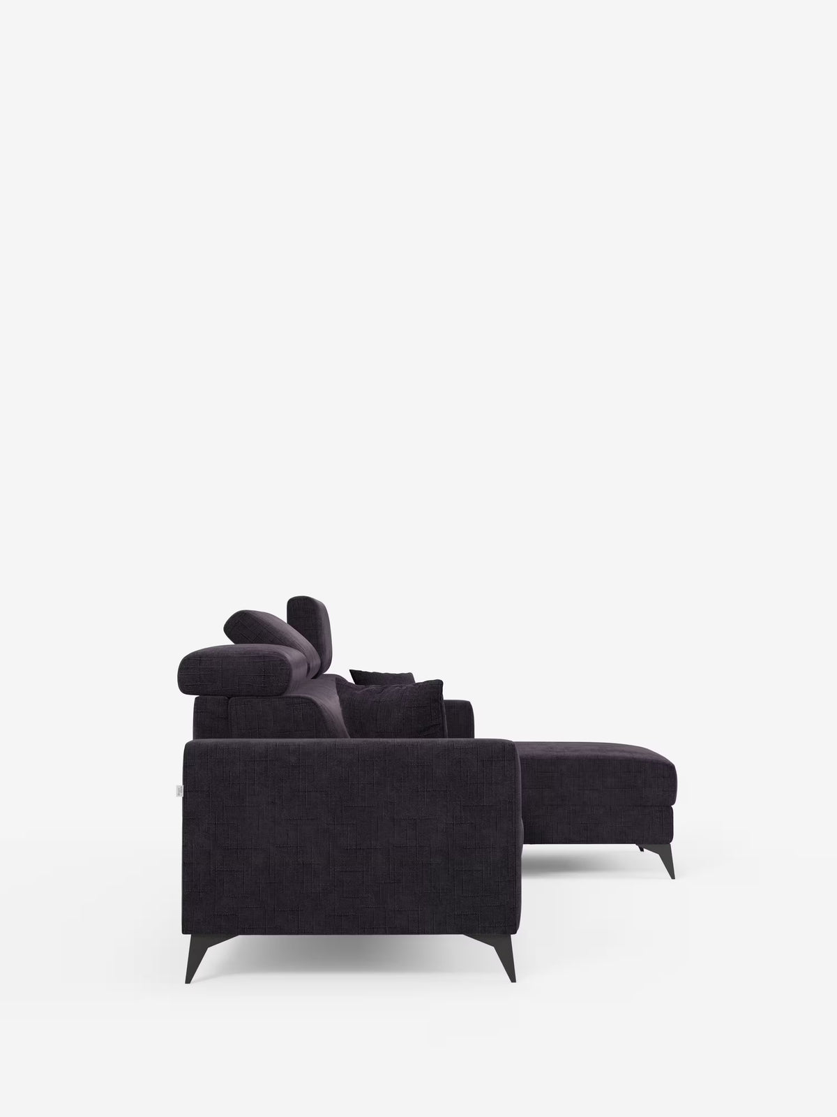 Vista laterale del divano letto angolare Pegaso di Divani.Store, realizzato in tessuto jacquard T22 grigio scuro smacchiabile, caratterizzato da una penisola contenitore sul lato destro, ampi braccioli, poggiatesta regolabili e gambe nere angolate, su uno sfondo bianco a tinta unita.