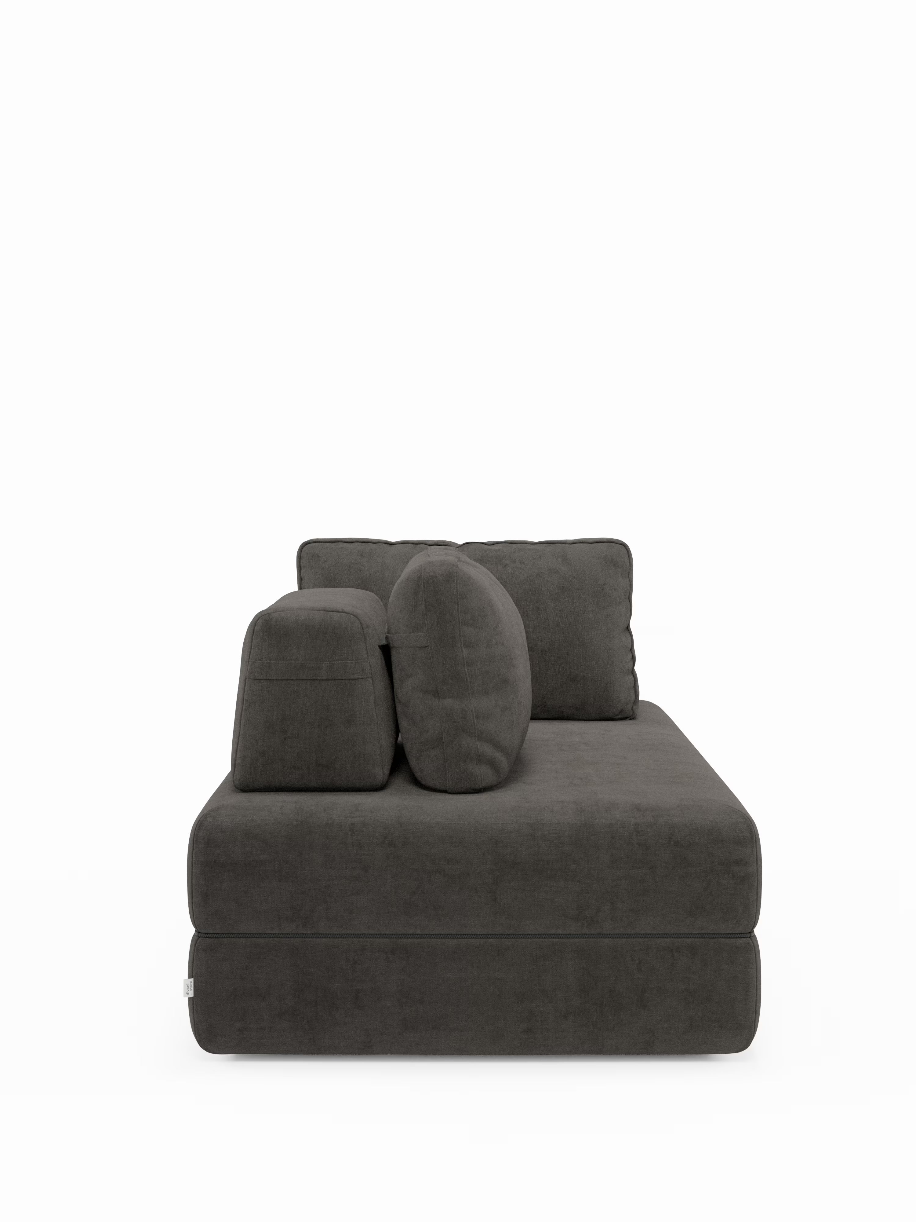 Un divano letto matrimoniale a 2 e 3 posti della linea Rift di Divani.Store, dal design moderno in grigio scuro e senza braccioli, con tessuto morbido, cuscini spessi e due grandi cuscini dello schienale rimovibili, spicca su uno sfondo bianco a tinta unita. Il suo design accogliente e minimalista è caratterizzato da un materasso in memory foam alto 22 cm nella versione T31, ideale per gli spazi contemporanei.