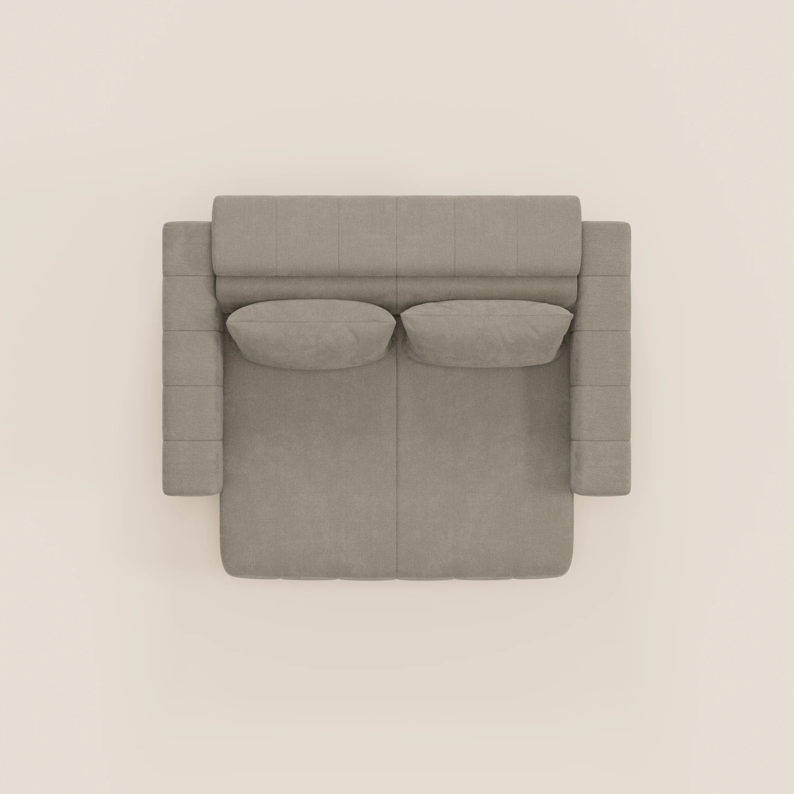 Vista dall'alto del divano Doric 3 posti di Divani.Store in tessuto antimacchia T23 marrone chiaro, con due cuscini di seduta e schienale, cuscini coordinati, braccioli dritti, forma squadrata, sedute relax elettriche e poggiatesta reclinabili.