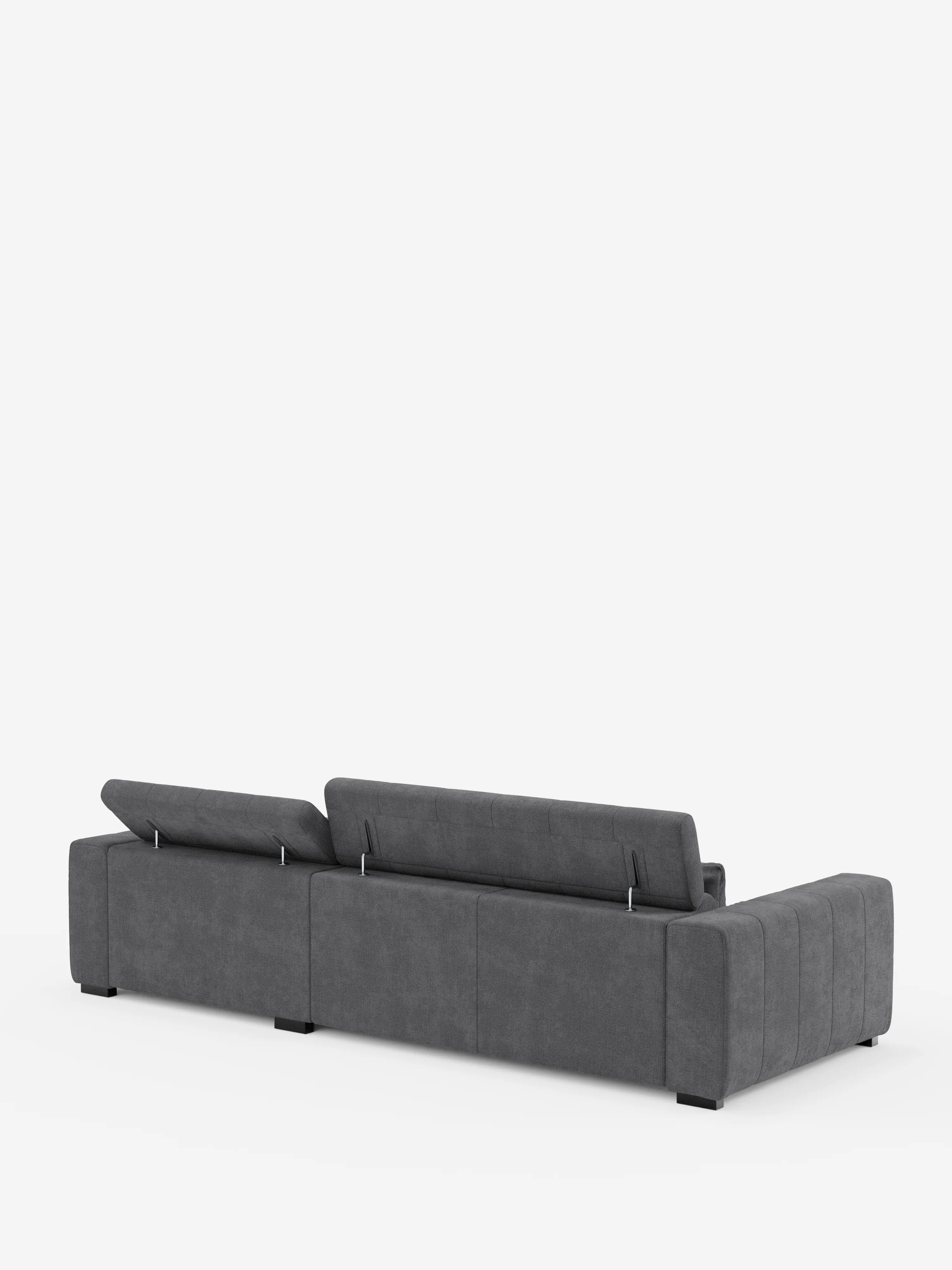 Visto da dietro, il divano angolare con penisola e sedute allungabili con relax elettrico “Doric” di Divani.Store presenta un design contemporaneo in grigio scuro con poggiatesta reclinabili regolabili in posizione verticale. Questo moderno divano componibile è dotato di ampi braccioli imbottiti ed è rivestito in tessuto T23 di facile pulizia, che risalta sullo sfondo bianco a tinta unita.