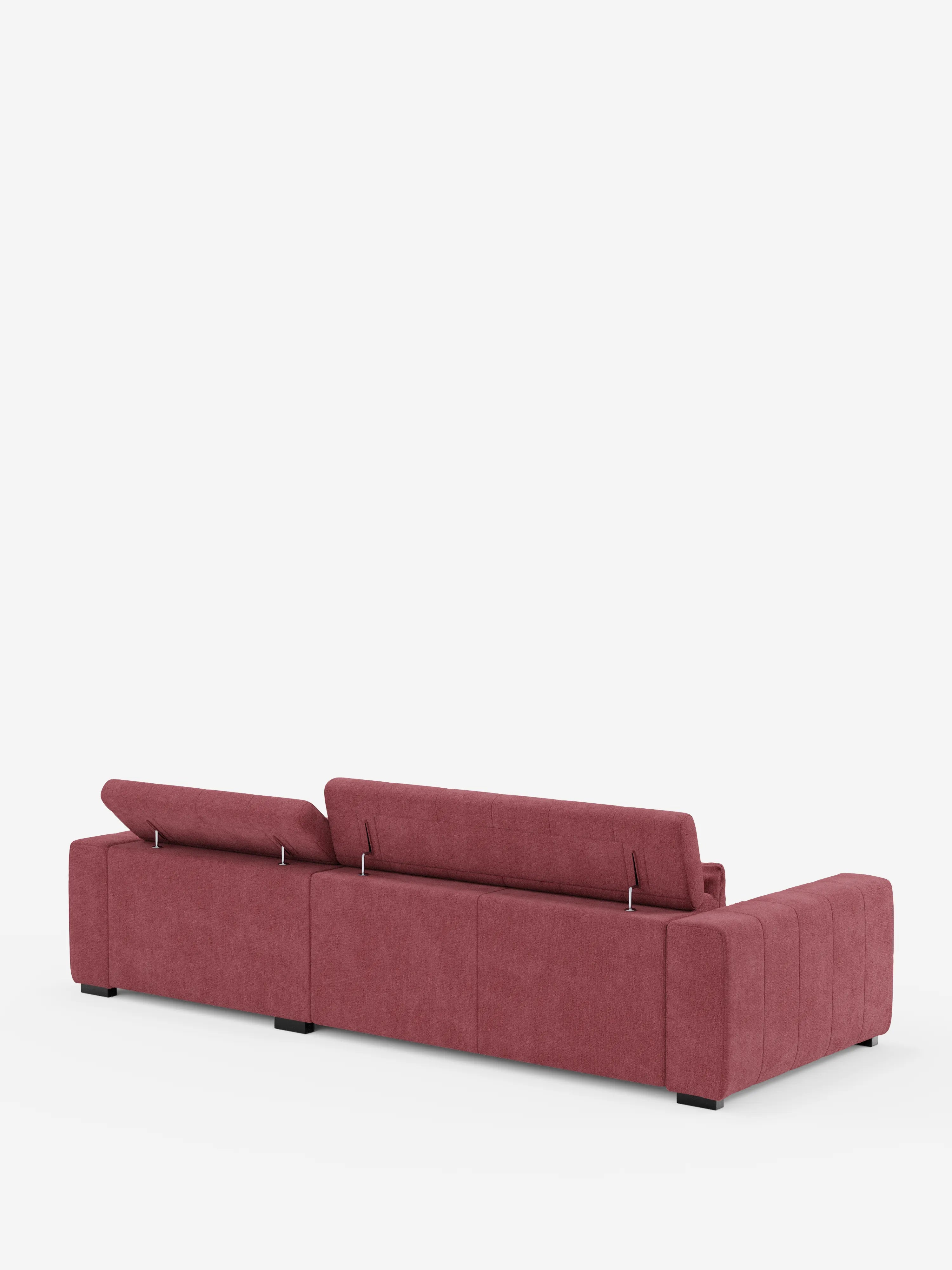 Il divano angolare Doric con penisola e sedute allungabili con funzione relax elettrica di Divani.Store è raffigurato di retro in un rosso tenue, con rivestimento T23 resistente alle macchie. Due schienali delle sedute si sollevano grazie alla funzione relax elettrica, mentre uno rimane piatto. Questo divano moderno presenta linee pulite, cuciture a vista, braccioli squadrati e poggia su piedini neri bassi su uno sfondo bianco.