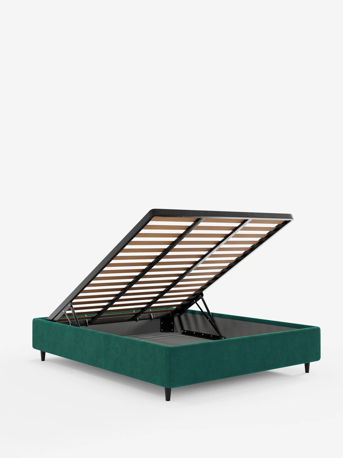 Il letto sommier imbottito ERON con vano contenitore in tessuto impermeabile certificato Oeko-Tex, in tessuto verde scuro, con la rete a doghe sollevata per rivelare un vano contenitore, sostenuto da quattro sottili gambe scure su uno sfondo bianco.