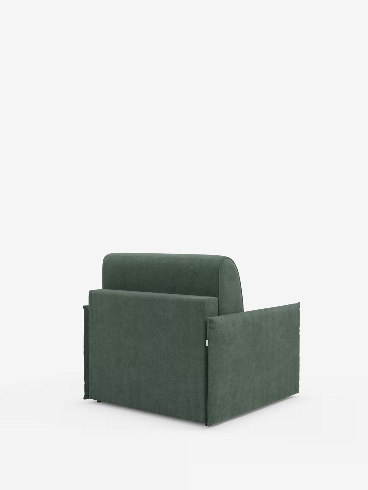 La poltrona letto compatta Evans con materasso di Divani.Store è raffigurata di spalle da un’angolazione che ne evidenzia la forma squadrata, con i fianchi e lo schienale morbidi e imbottiti in un intenso verde bosco. Perfetta come poltrona letto singola salvaspazio, questa poltrona imbottita compatta è dotata di un rivestimento sfoderabile in tessuto T23 antimacchia ed è esposta su uno sfondo bianco senza gambe visibili né elementi aggiuntivi.