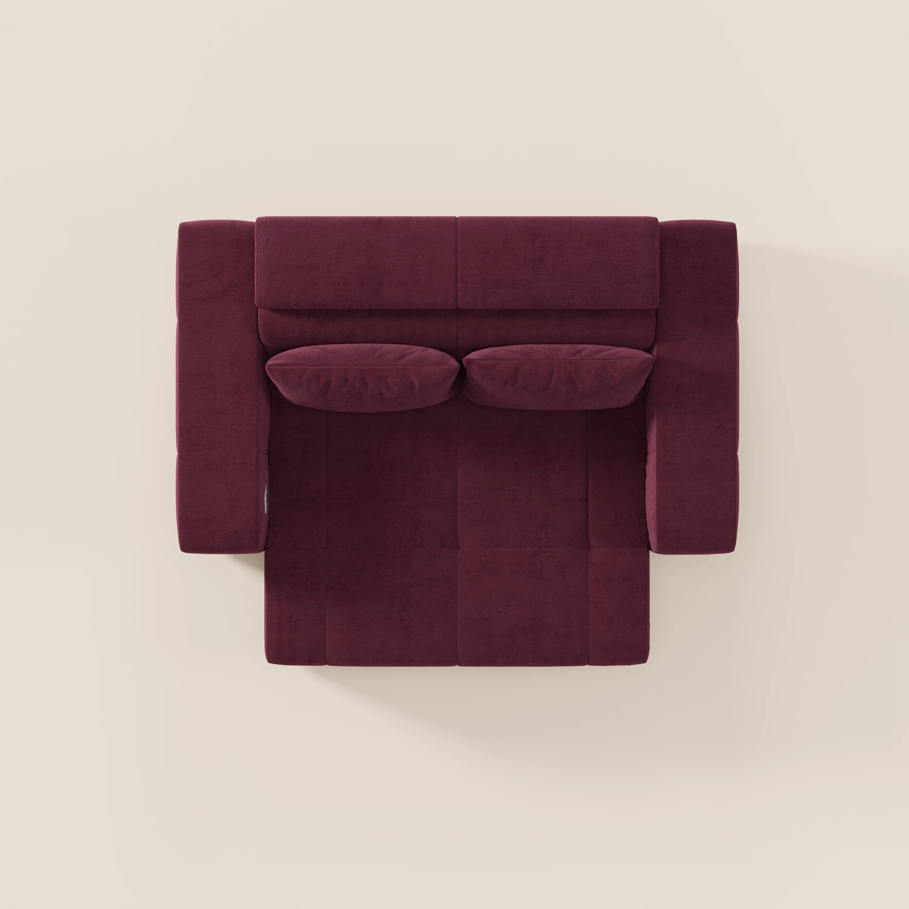 Vista dall'alto del Monarch Divano con Relax Elettrico di Divani.Store: un divano letto rettangolare di colore bordeaux scuro in tessuto smacchiabile T31, caratterizzato da ampi braccioli, due cuscini coordinati e un design moderno e felpato su uno sfondo beige chiaro.
