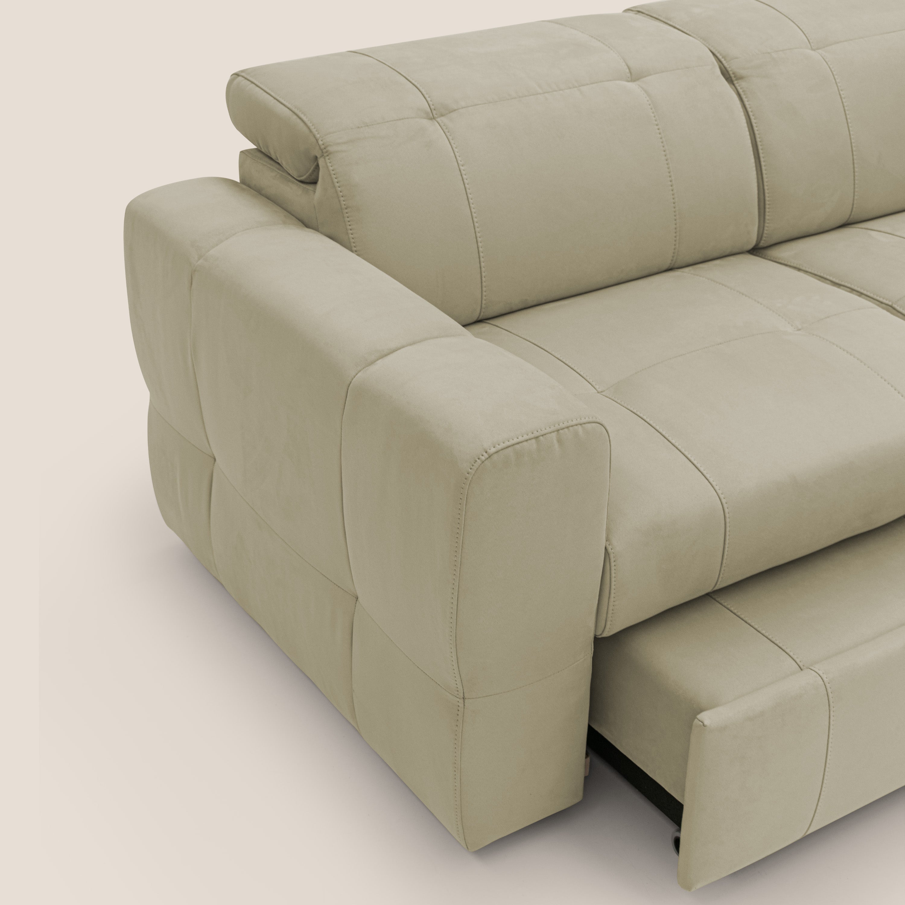 Kronos Divano con pouf estraibile poggiapiedi e poggiatesta reclinabili in morbida microfibra impermeabile T11 beige - divani.store