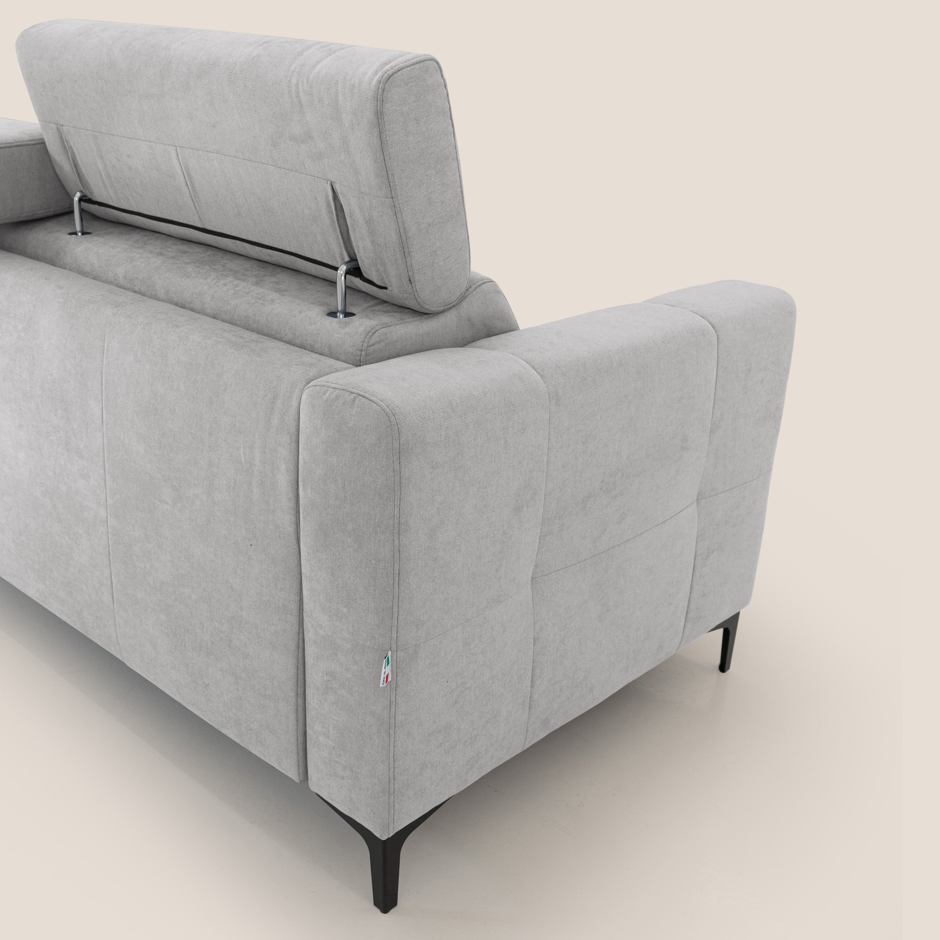 Gardenia divano letto materasso alto 18 cm con poggiatesta reclinabili e rivestimento impermeabile T02 grigio chiaro - divani.store