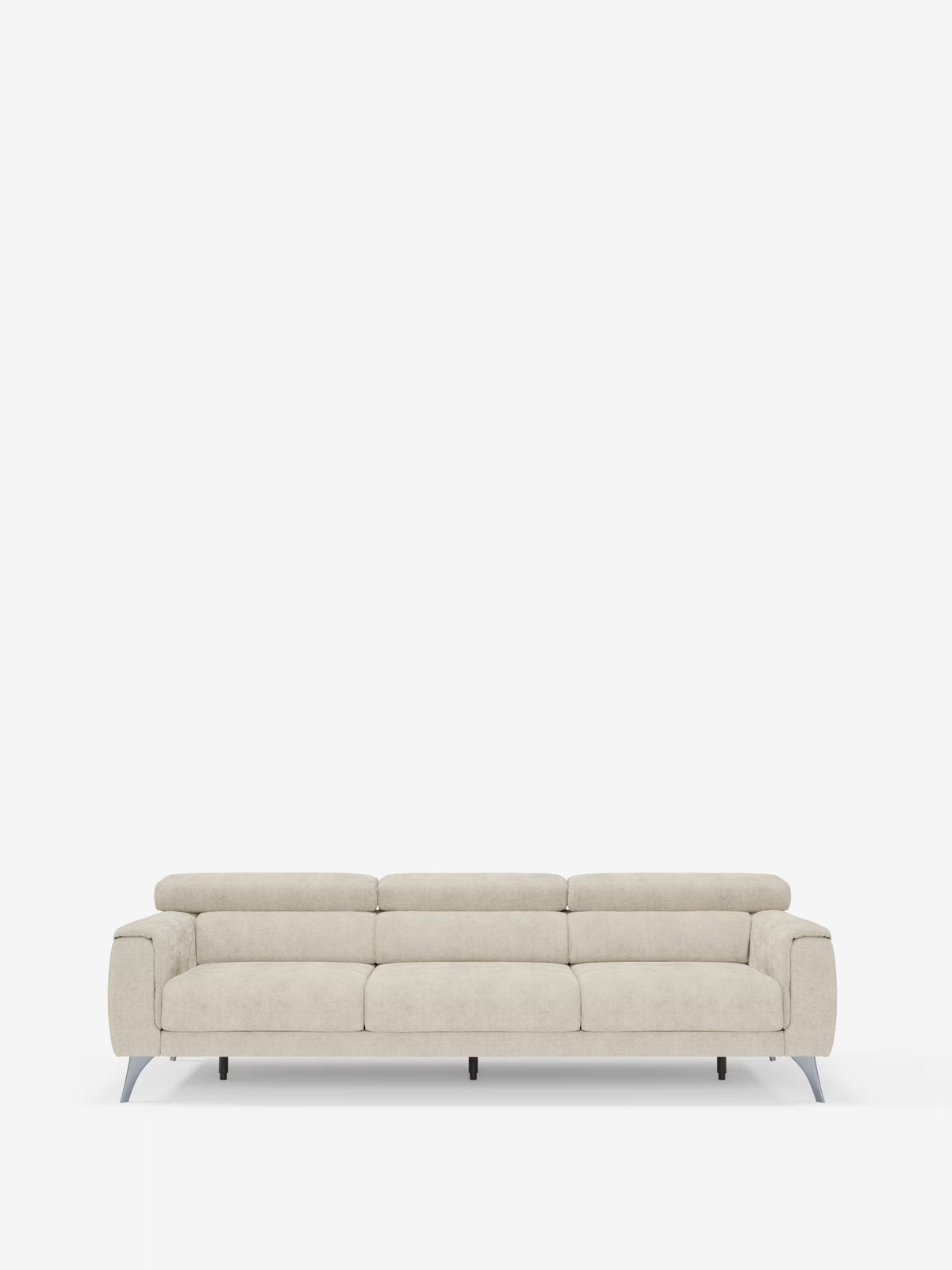 Il divano contemporaneo Caravaggio a 4 posti con tre sedute scorrevoli di Divani.Store, rivestito in tessuto T31 di facile pulizia in beige chiaro, presenta tre cuscini di seduta scorrevoli, ampi braccioli, sottili gambe argentate e poggiatesta regolabili. Il divano è presentato su uno sfondo bianco a tinta unita, che ne esalta il design minimalista e il comfort avvolgente.