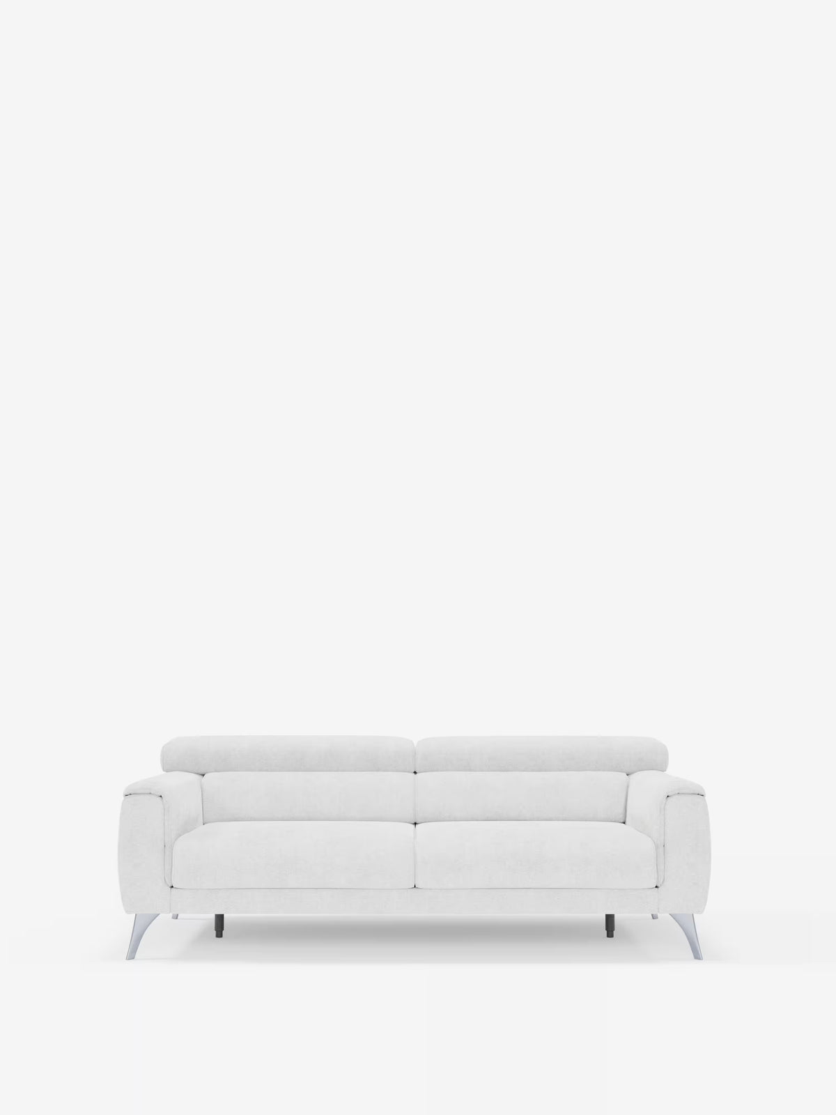 Un divano Caravaggio contemporaneo bianco a 2 e 3 posti con sedute allungabili e poggiatesta reclinabili, rivestito nell'elegante tessuto smacchiabile T31 di Divani.Store, è posizionato su uno sfondo bianco a tinta unita. Questo divano moderno presenta braccioli e schienale imbottiti, tre cuscini di seduta, eleganti gambe in metallo ricurve e un design pulito e minimalista rivolto verso l’osservatore. Non sono presenti oggetti o decorazioni aggiuntivi.