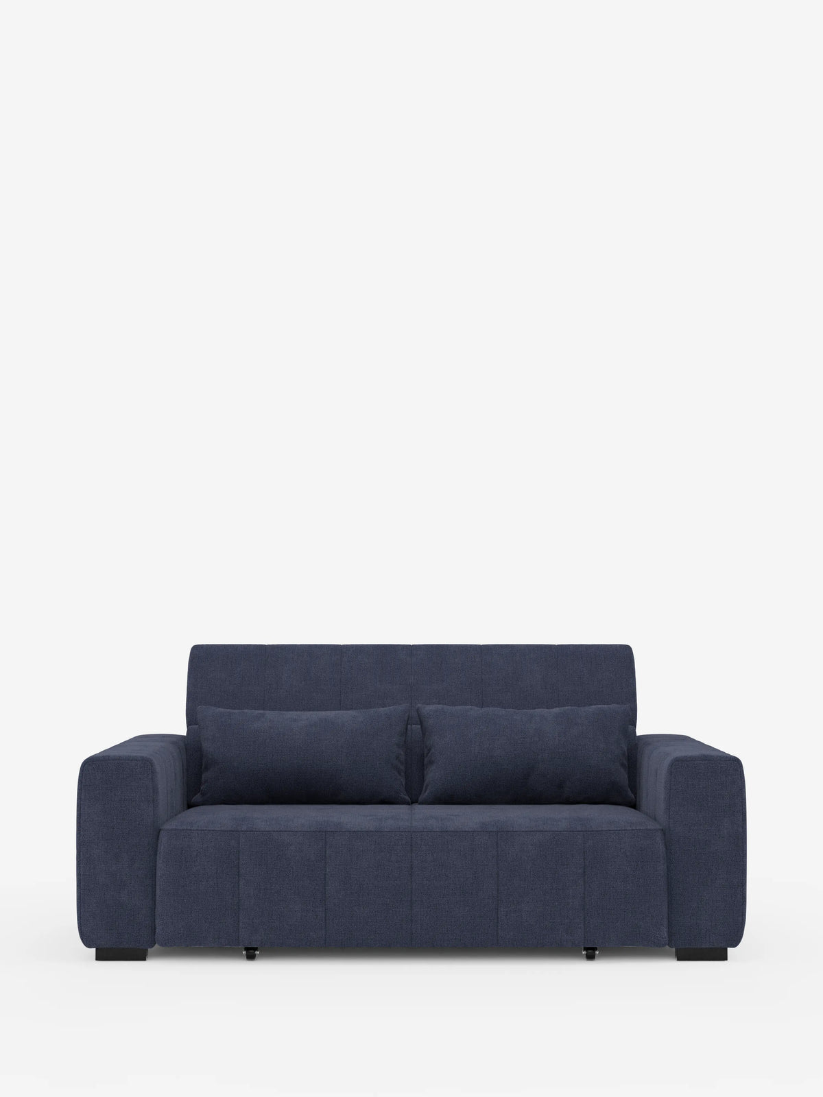 Un divano a 3 posti in stile dorico contemporaneo di colore blu scuro di Divani.Store, caratterizzato da ampi braccioli, due cuscini di seduta con regolazione elettrica reclinabile, due cuscini dello schienale abbinati, una silhouette squadrata e piedini neri. Rivestito in tessuto T23 facile da pulire e dotato di poggiatesta reclinabile, questo divano coniuga stile moderno e funzionalità per gli spazi abitativi di oggi. Presentato su uno sfondo bianco a tinta unita.