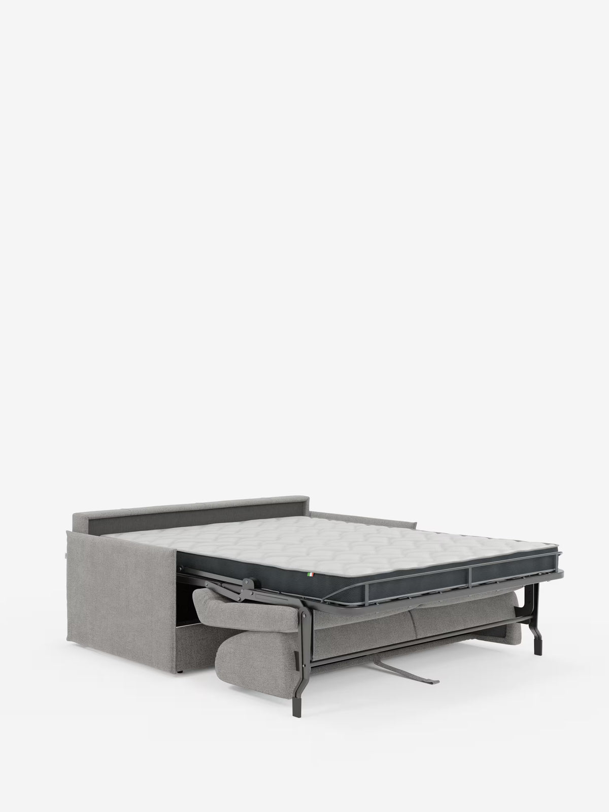 Un divano letto matrimoniale sfoderabile Evans di Divani.Store, caratterizzato da un design compatto e da un tessuto T23 antimacchia con vano porta-cuscini, è raffigurato in grigio e parzialmente aperto, in modo da rivelare la struttura in metallo e l’ampio materasso. Il cuscino della seduta è riposto sotto il divano, mentre lo schienale rimane in posizione verticale su uno sfondo bianco a tinta unita.