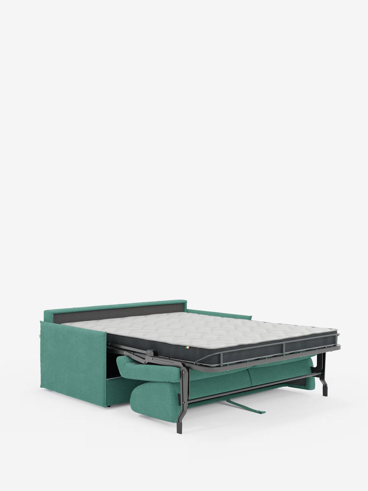 Il divano letto matrimoniale sfoderabile Evans di Divani.Store, con il suo design compatto e il tessuto T23 color verde acqua antimacchia, è raffigurato nella versione estesa a letto. La sua struttura in metallo nero sostiene un materasso spazioso, mentre i cuscini del divano sono disposti ordinatamente sotto la struttura. L'immagine è ambientata su uno sfondo bianco a tinta unita.
