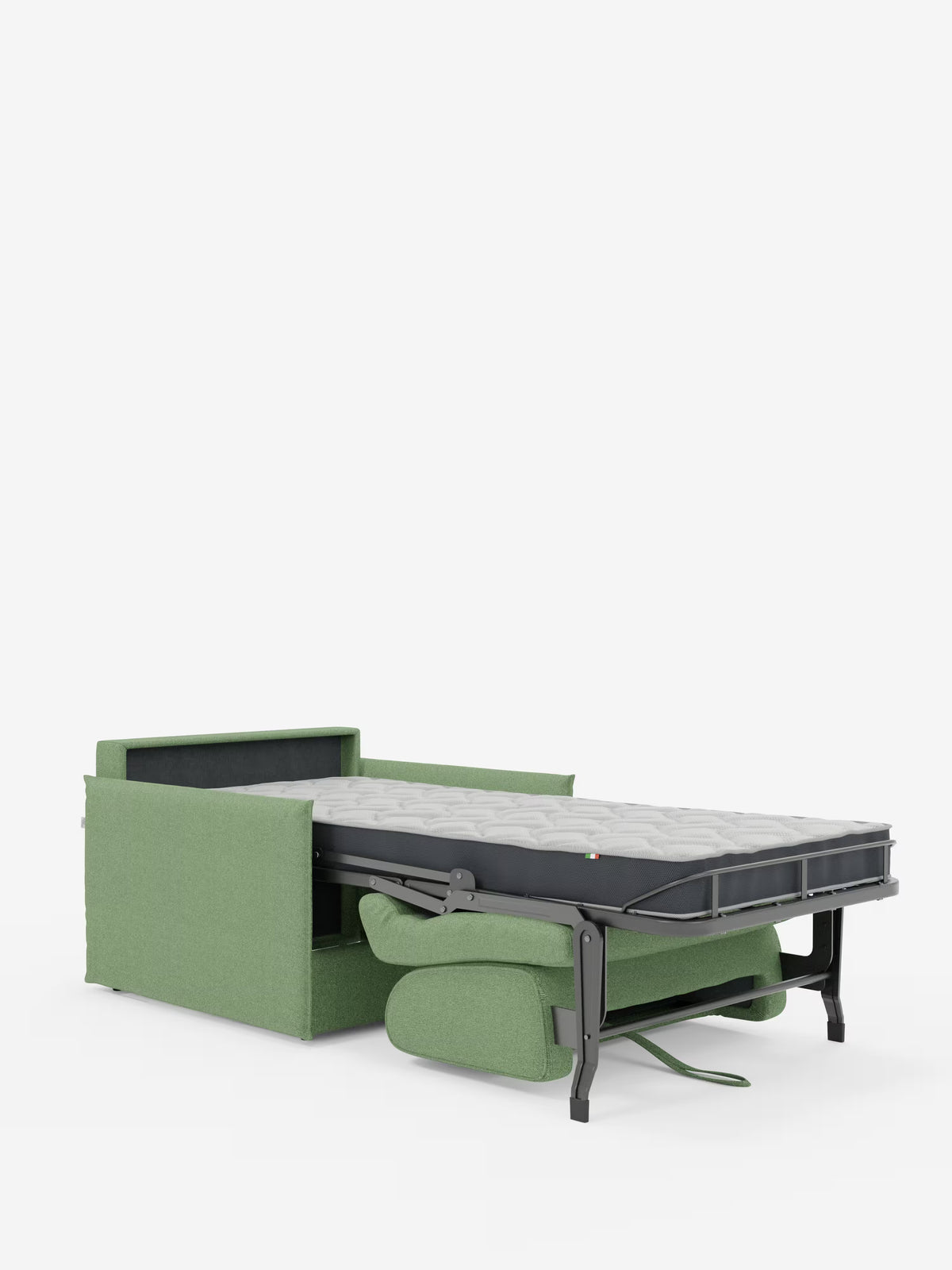 La poltrona letto compatta Evans con materasso di Divani.Store è raffigurata in verde, con il letto estraibile aperto a mostrare la pratica struttura in metallo e il comodo materasso. Un cuscino verde abbinato è posizionato sotto la struttura, completando il design compatto. Con il suo rivestimento in tessuto T23 lavabile e resistente alle macchie e il meccanismo del letto a vista, questo versatile complemento d’arredo è un letto aggiuntivo ideale per qualsiasi stanza in cui lo spazio è limitato.