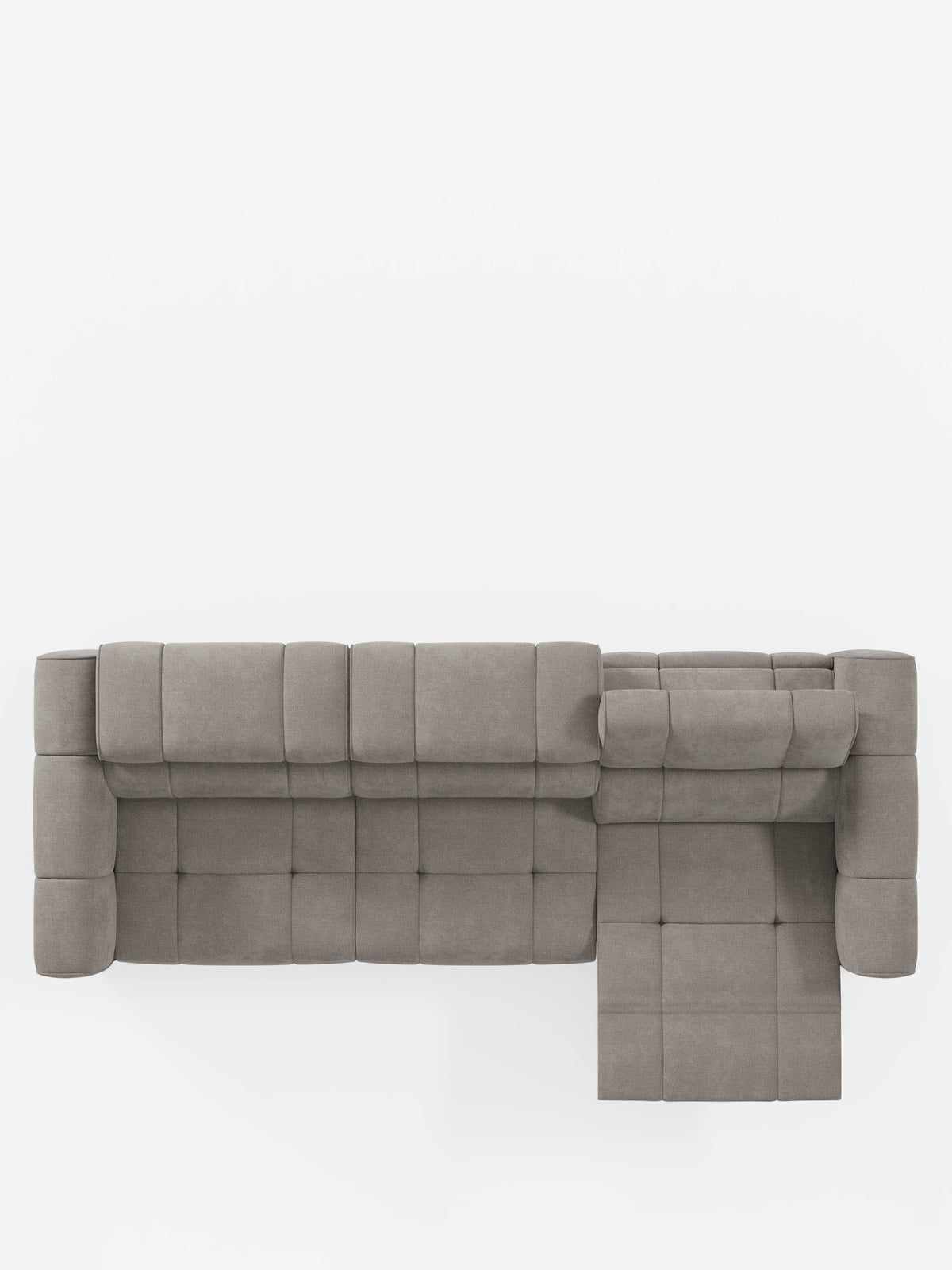 Vista dall'alto di un divano modulare Giotto color taupe a 4 posti con poggiatesta reclinabili e funzione relax elettrica opzionale, rivestito in tessuto smacchiabile T23, caratterizzato da cuscini trapuntati, braccioli bassi e larghi e una sezione allungata con poggiatesta rialzato e poggiapiedi.