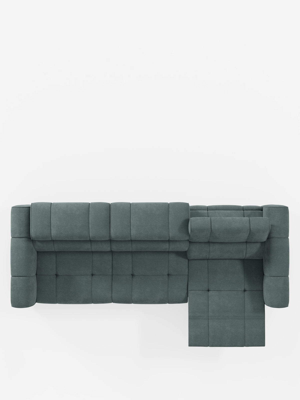 Vista dall'alto di un divano modulare Giotto color verde acqua a 4 posti con poggiatesta reclinabili e funzione relax elettrica opzionale, rivestito in tessuto smacchiabile T23, caratterizzato da un design trapuntato, chaise longue e poggiatesta angolato su sfondo bianco.