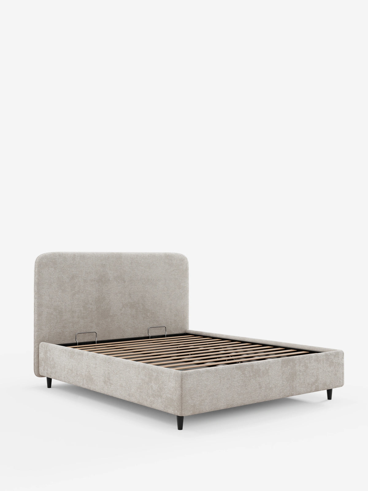 Un letto KAELOS minimal imbottito – con contenitore, piedini alti e testiera arrotondata in tessuto ciniglia – si staglia su uno sfondo bianco.