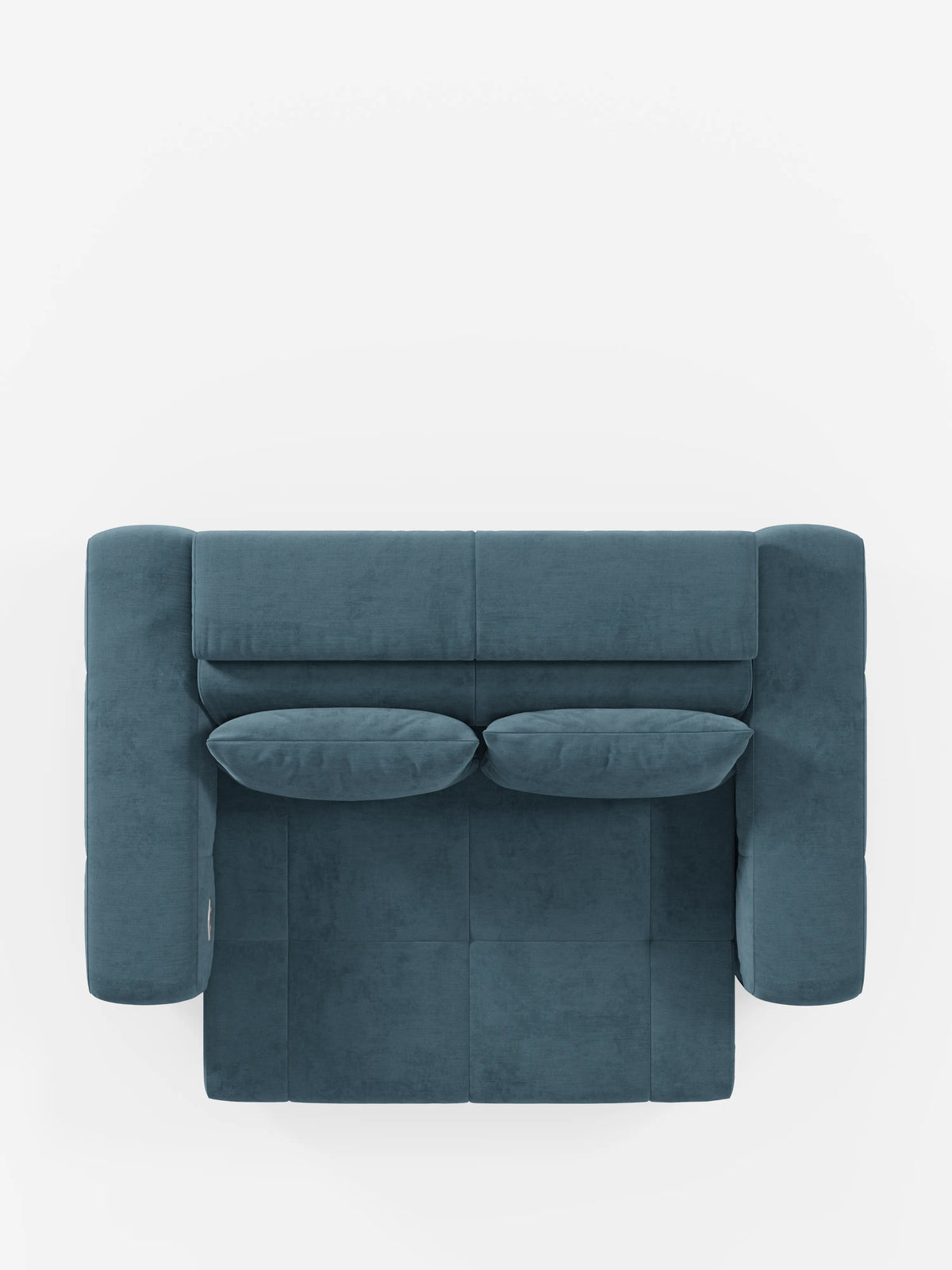 Vista dall'alto del divano Monarch con funzione relax elettrica per l'allungamento delle sedute e poggiatesta reclinabile di Divani.Store, rivestito in morbido tessuto T31 blu-verde acqua resistente alle macchie. Questo divano moderno presenta due cuscini di seduta rettangolari e due cuscini decorativi abbinati, con ampi braccioli imbottiti e un aspetto morbido e accogliente, che risalta sullo sfondo bianco a tinta unita.