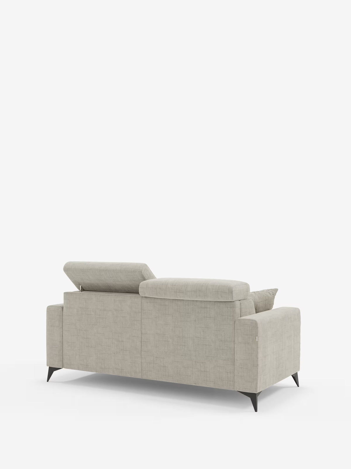 Il divano letto matrimoniale Pegaso di Divani.Store, qui raffigurato in tessuto jacquard smacchiabile T22 grigio chiaro, è ripreso nella vista posteriore e presenta due poggiatesta regolabili: uno rialzato e uno piatto. Questo divano trasformabile si contraddistingue per la sua silhouette pulita e rettangolare, con gambe corte e angolate di colore nero, che risaltano sullo sfondo bianco a tinta unita.
