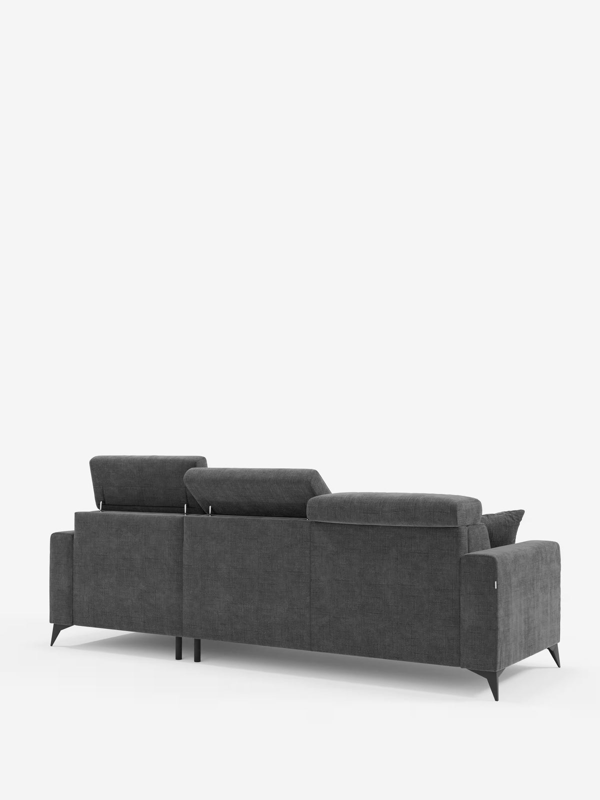 Un divano letto angolare Pegaso di colore grigio scuro, dal design moderno, con poggiatesta reclinabili e penisola contenitore di Divani.Store, visto da dietro. Caratterizzato da poggiatesta regolabili in diverse posizioni di sollevamento, sottili gambe nere e linee pulite, questo divano contemporaneo in tessuto jacquard T22 di facile pulizia risalta su uno sfondo bianco a tinta unita.