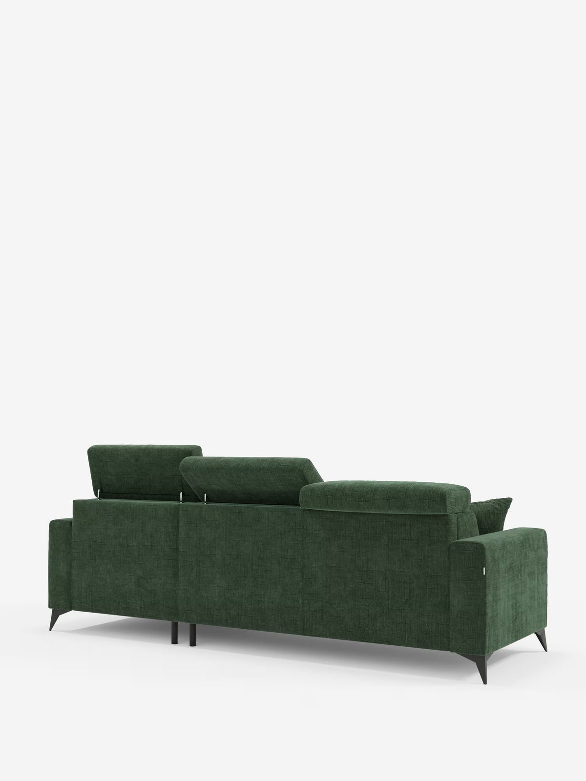 Il divano letto angolare Pegaso di Divani.Store è ripreso da dietro, mettendo in risalto il suo design contemporaneo realizzato in tessuto jacquard T22 verde scuro resistente alle macchie. Questo divano a tre posti presenta un’elegante chaise longue con vano portaoggetti, tre poggiatesta regolabili, braccioli sottili e gambe in metallo nero, il tutto su uno sfondo bianco a tinta unita.