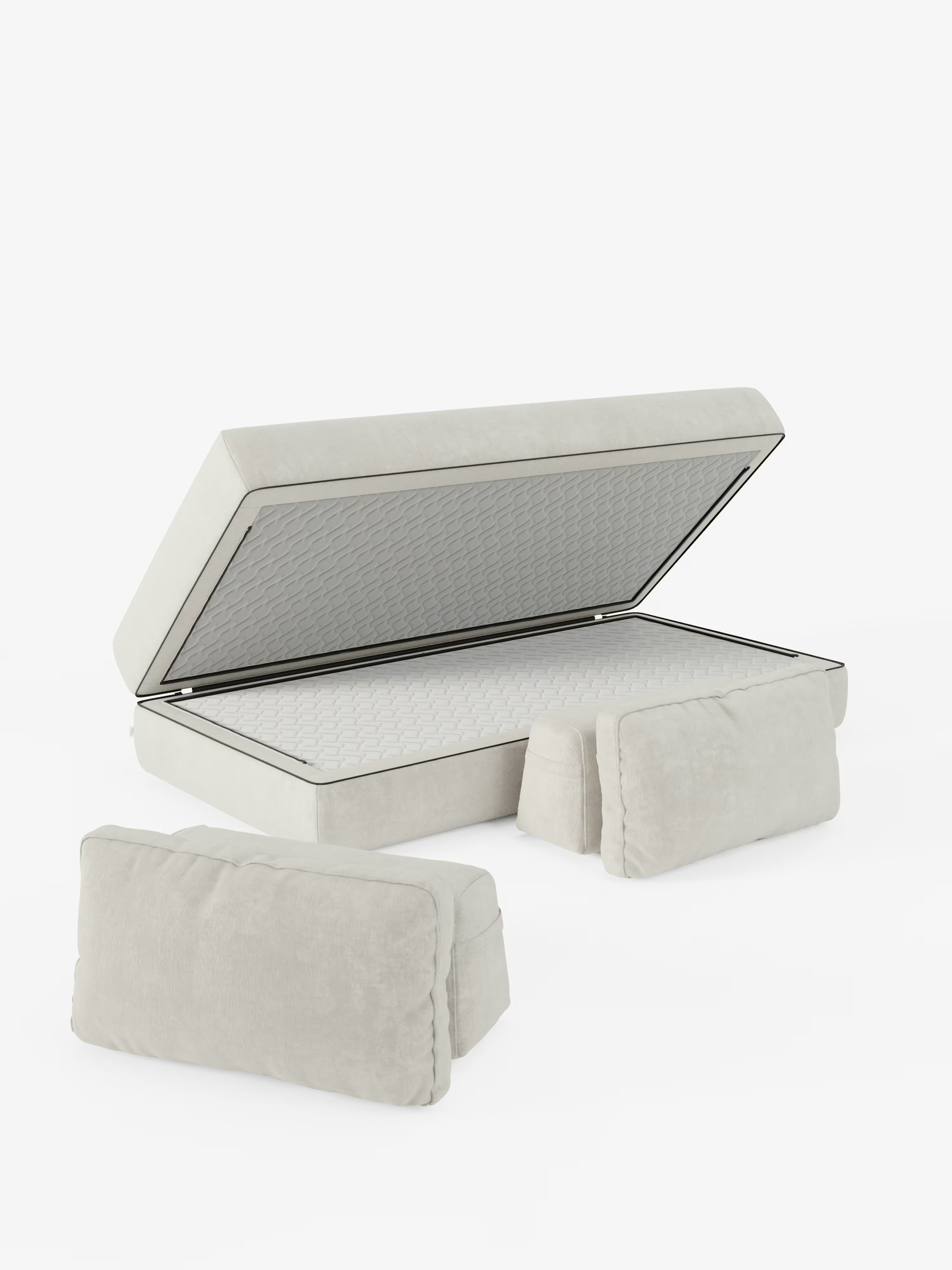 Viene presentato un moderno divano letto matrimoniale Rift di Divani.Store, rivestito in tessuto T31 bianco sporco di facile pulizia, con la piattaforma del materasso sollevata per rivelare l’ampio vano contenitore interno. Davanti al letto, due schienali mobili rettangolari abbinati sono posizionati su uno sfondo bianco a tinta unita. Questo divano letto trasformabile è dotato di un materasso in memory foam alto 24 cm per un comfort maggiore ed è disponibile sia nella versione a due posti che a tre posti.