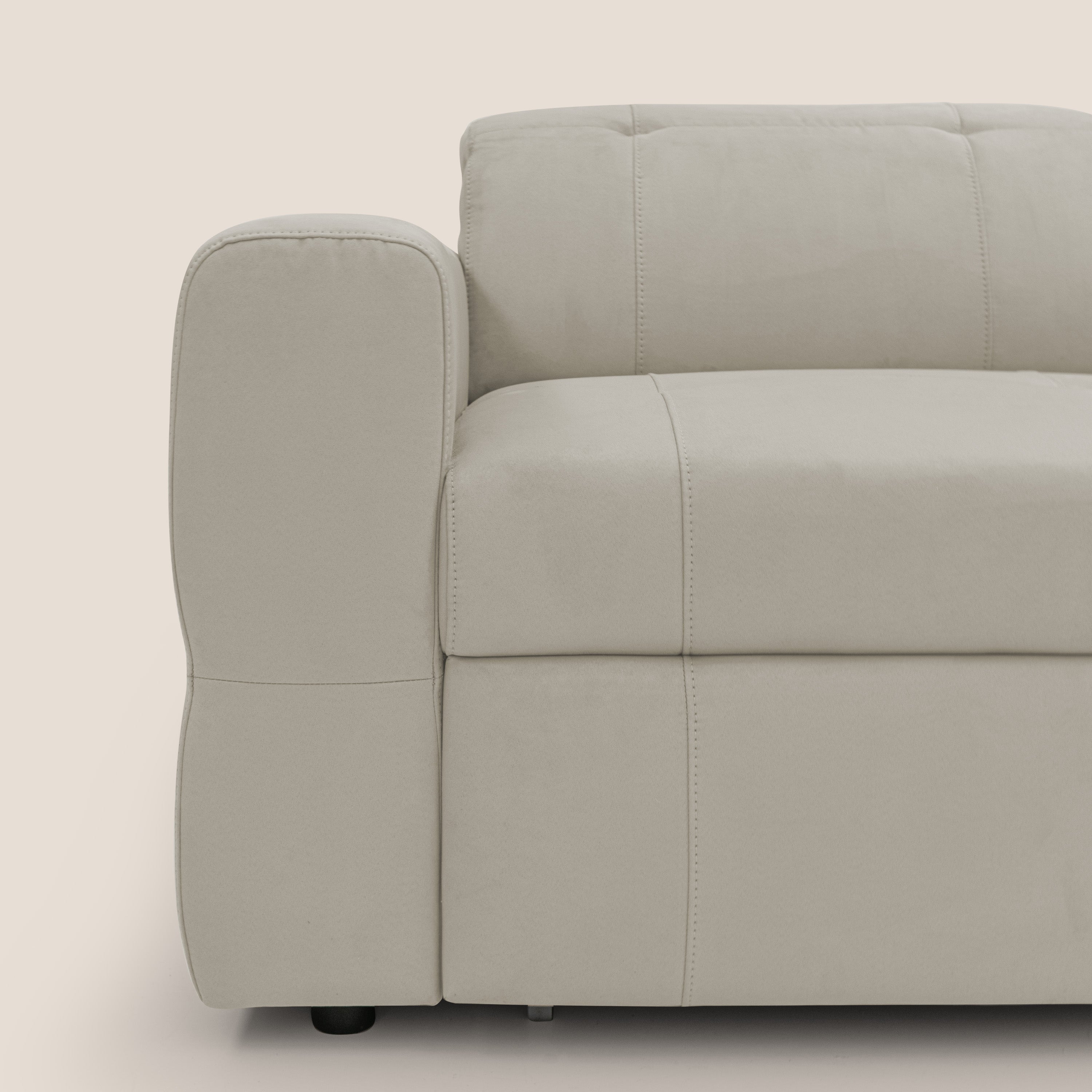 Kronos Divano angolare con poggiapiedi estraibile e pouf contenitore mobile in microfibra impermeabile T11 panna - divani.store