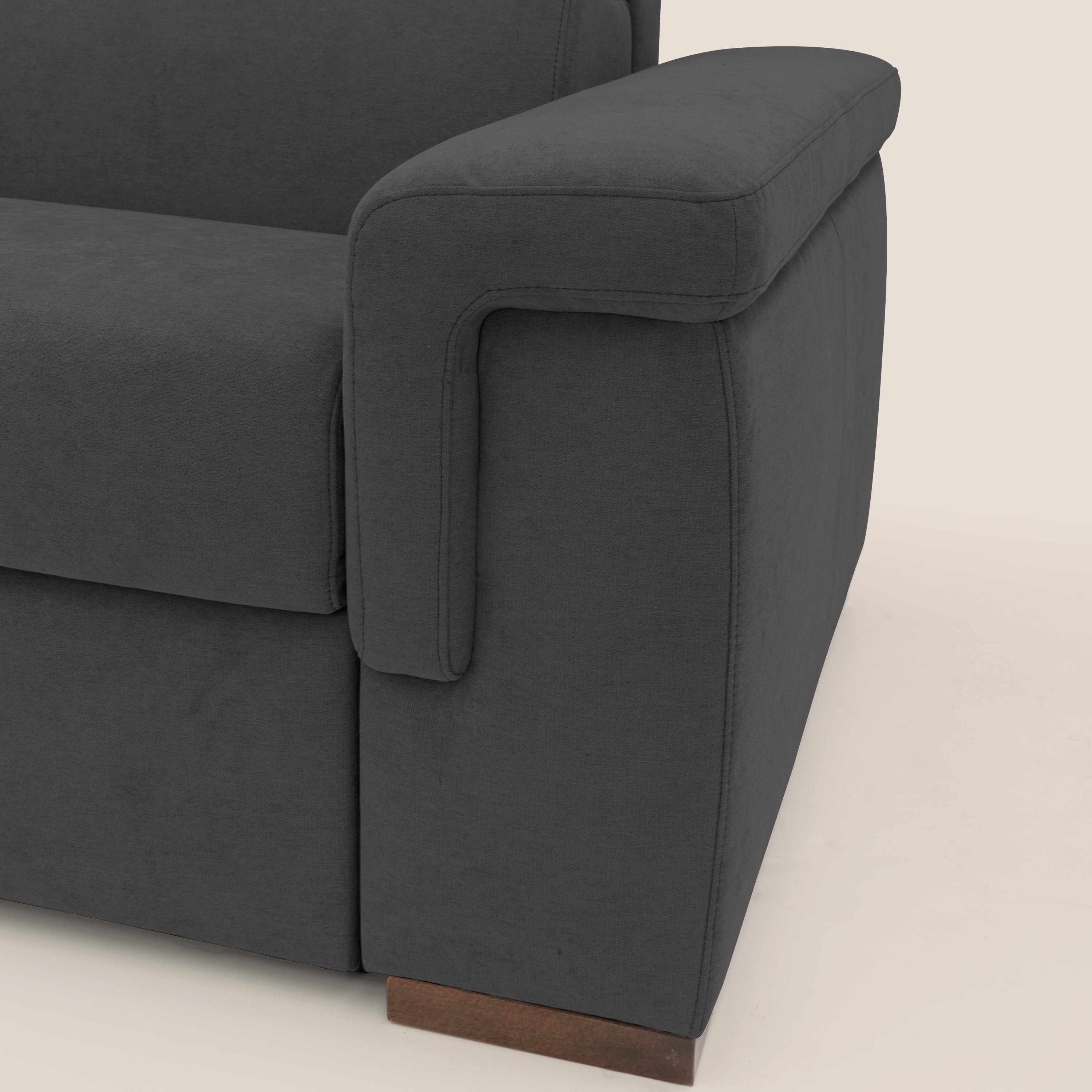 Giunone divano letto con materasso alto 18 cm e poggiatesta reclinabili in tessuto impermeabile T02 nero - divani.store