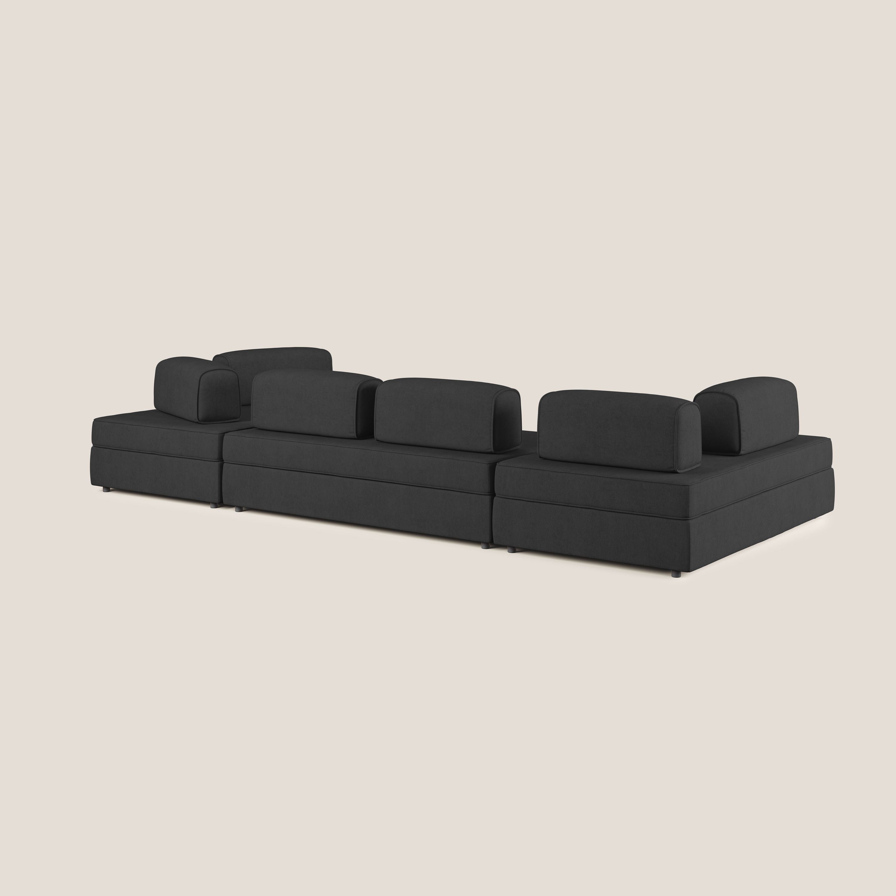 Liberty divano panoramico con pouf estraibile e schienali movibili in tessuto morbido impermeabile T02 nero - divani.store
