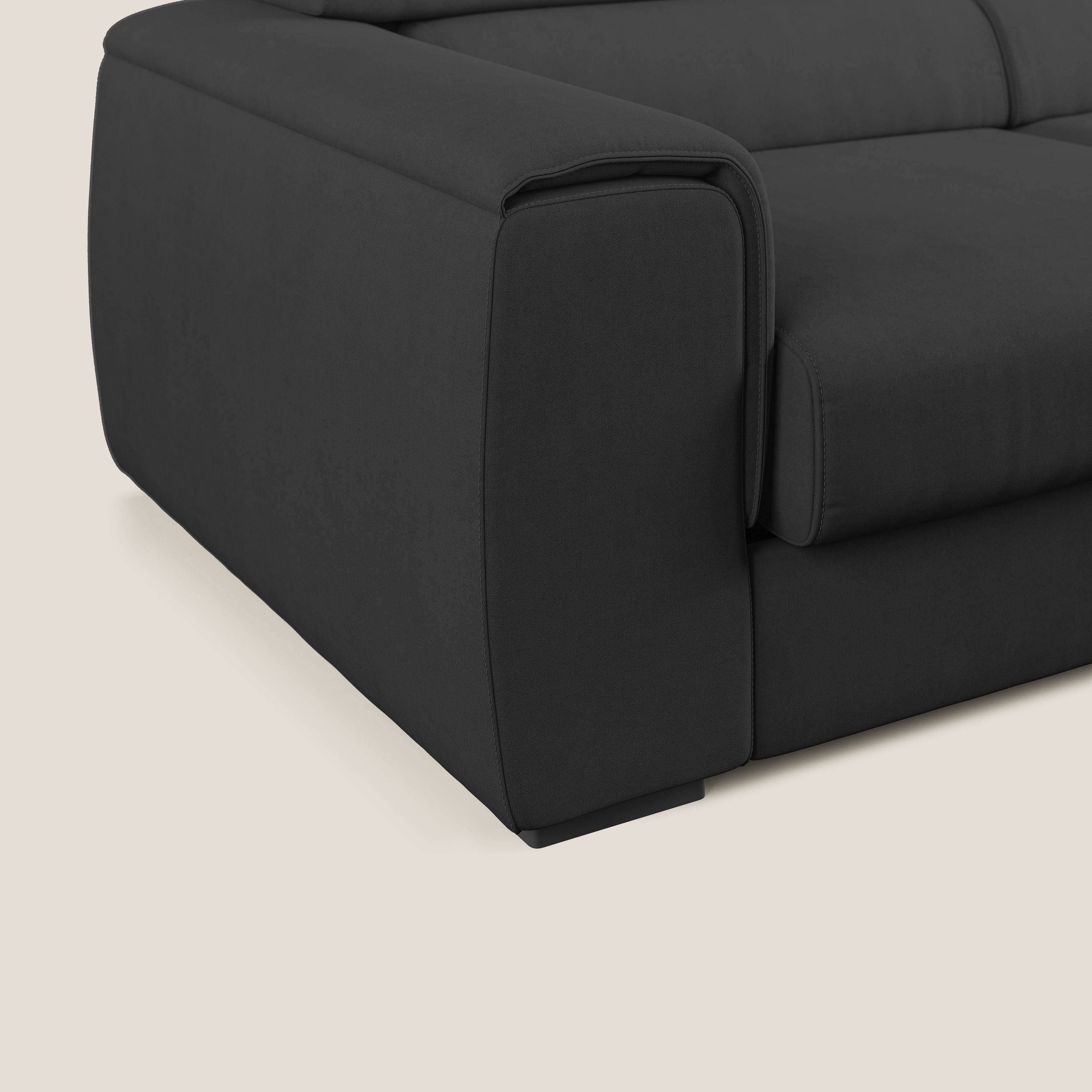 Zeno Divano con pouf estraibile poggiapiedi in tessuto morbido impermeabile T02 nero - divani.store