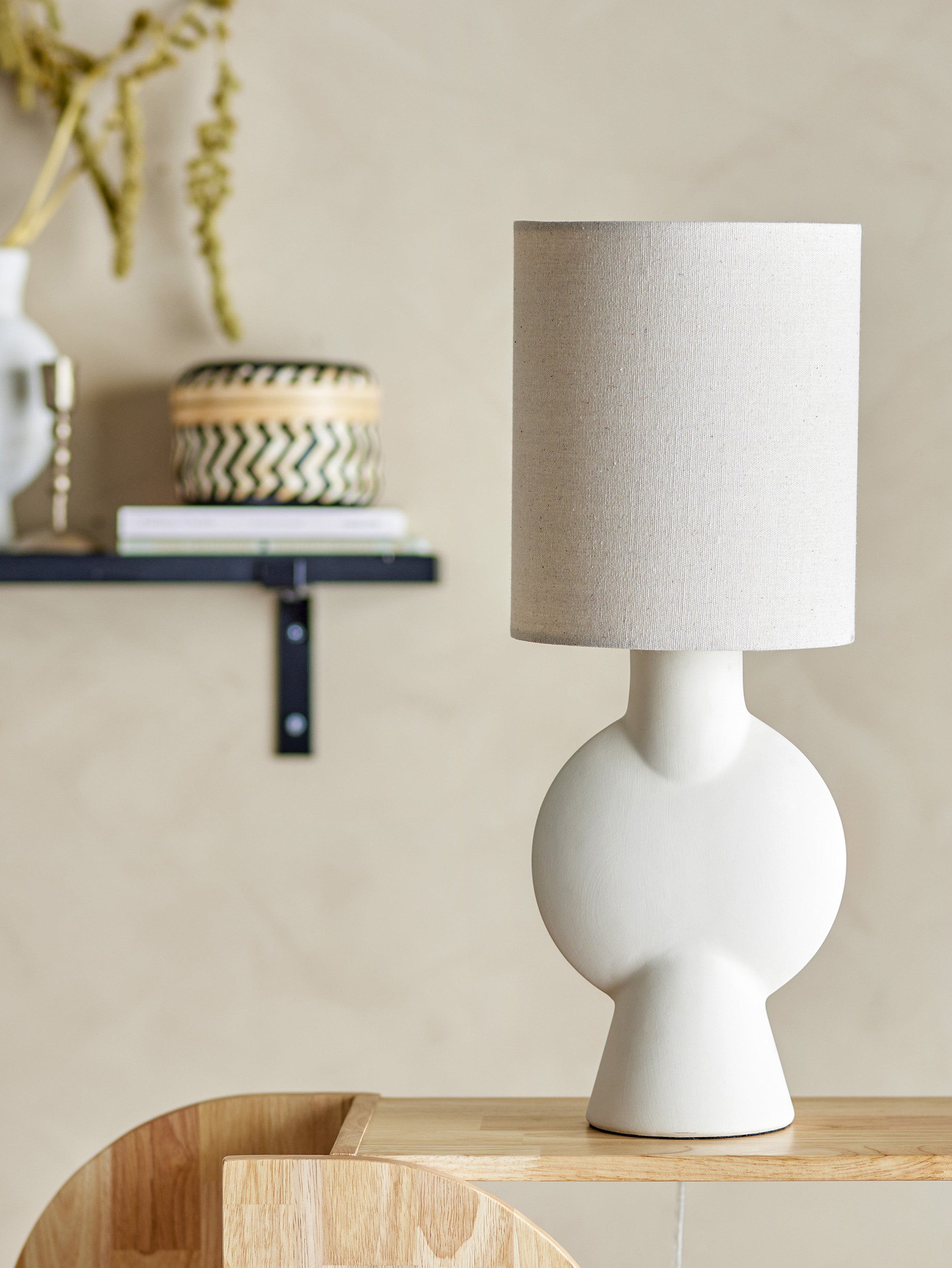Sergio lampada da tavolo con base in gres Stoneware Bianco e paralume in lino - divani.store