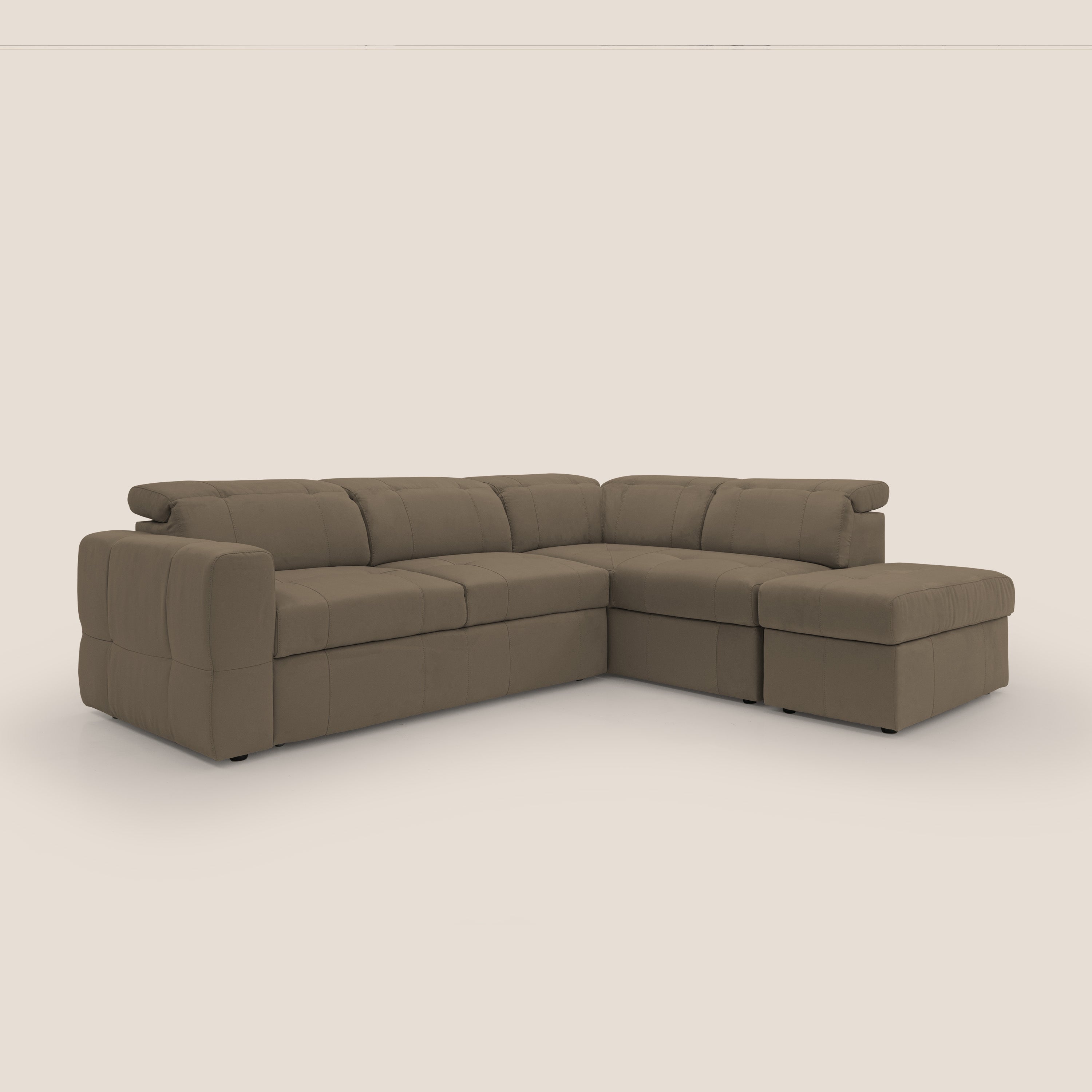 Kronos Divano angolare con poggiapiedi estraibile e pouf contenitore mobile in microfibra impermeabile T11 marrone - divani.store