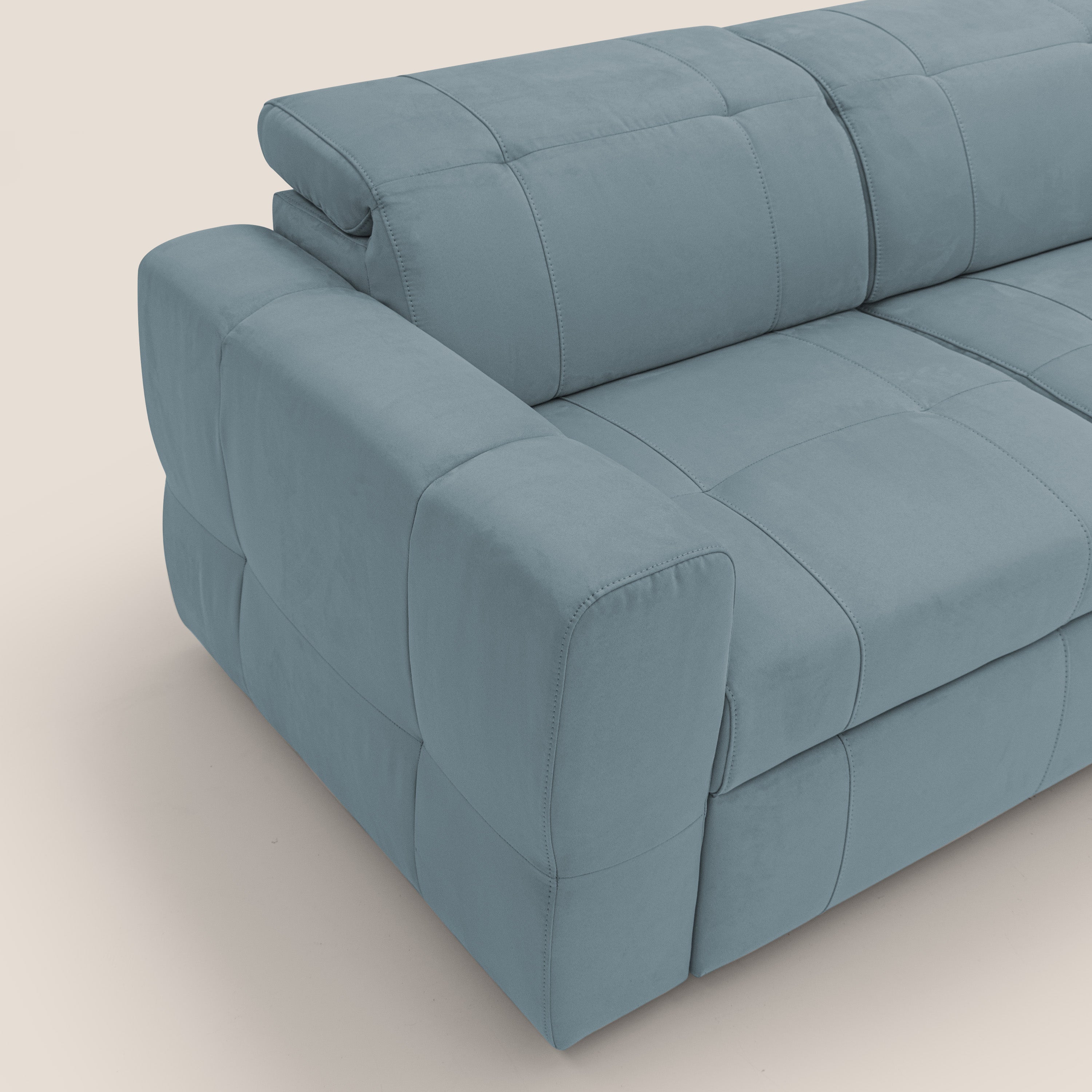 Kronos Divano angolare con pouf estraibile e penisola contenitore in microfibra impermeabile T11 carta da zucchero - divani.store
