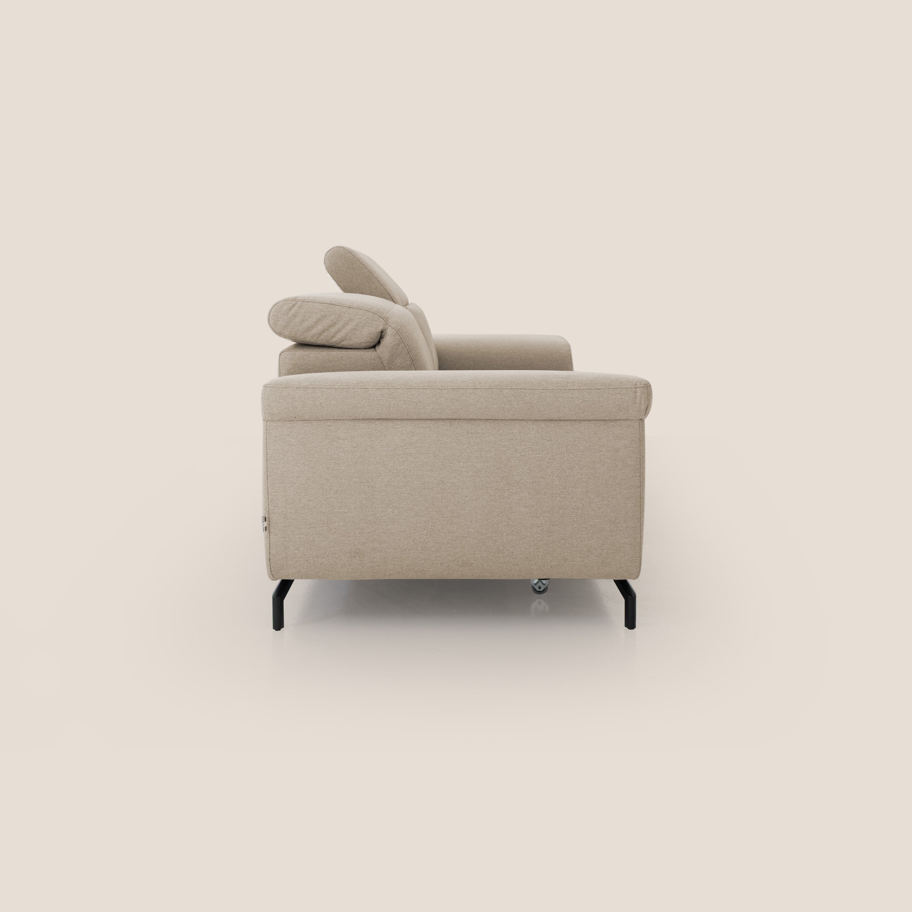 Aisha Divano con poggiapiedi estraibile piedini alti e poggiatesta reclinabili in tessuto Smacchiabile T05 beige - divani.store