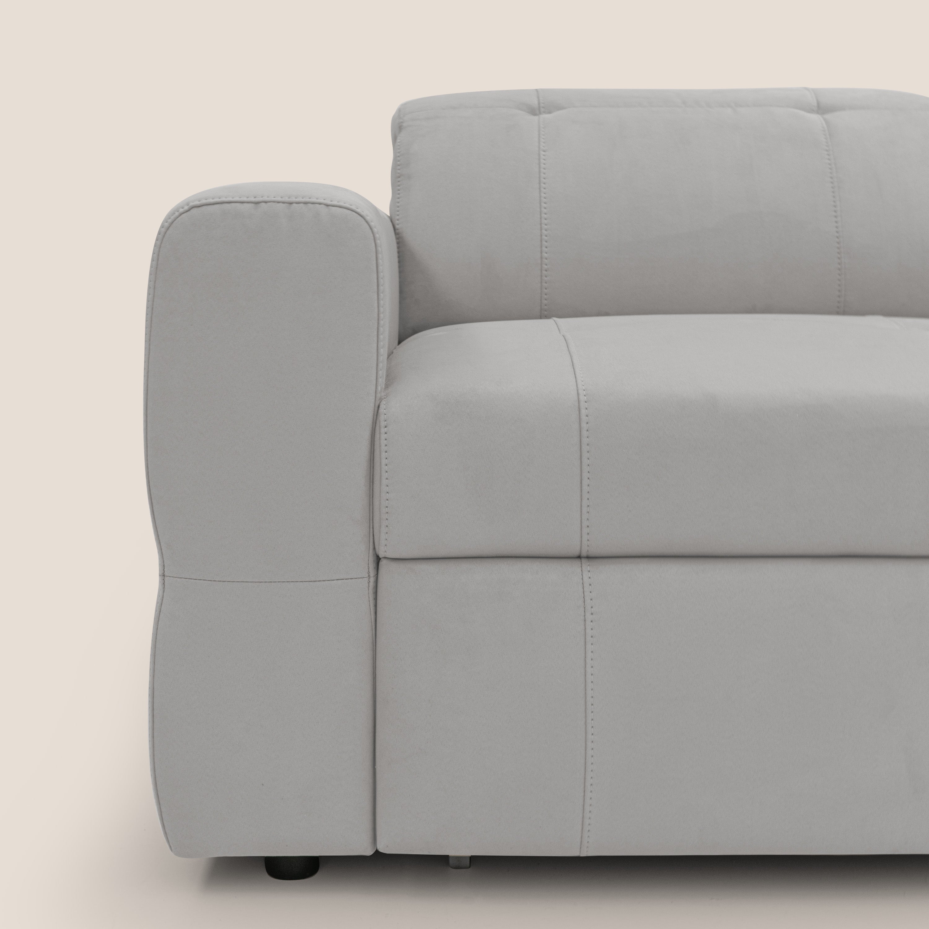 Kronos Divano con pouf estraibile poggiapiedi e poggiatesta reclinabili in morbida microfibra impermeabile T11 grigio chiaro - divani.store