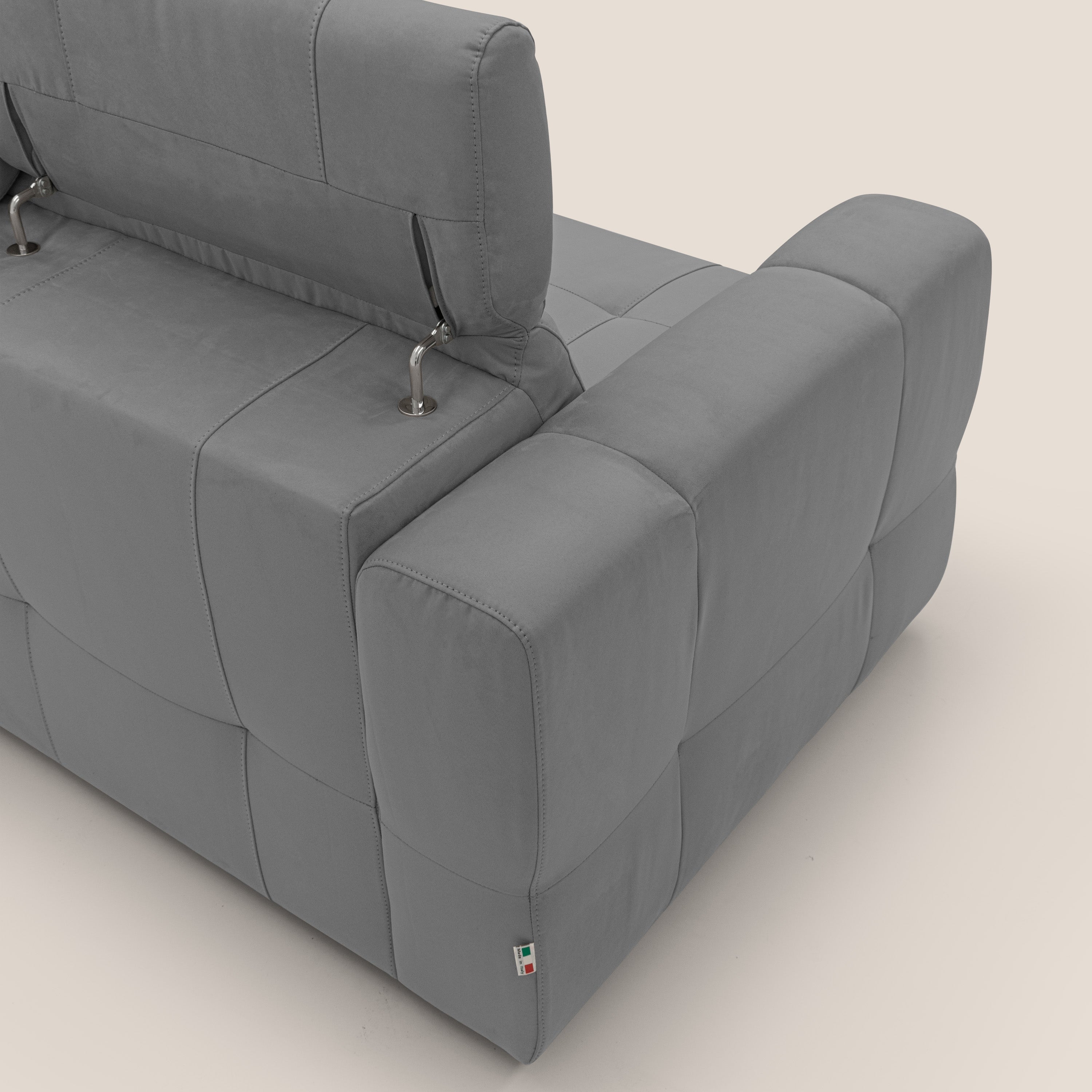 Kronos Divano angolare con pouf estraibile e penisola contenitore in microfibra impermeabile T11 grigio - divani.store