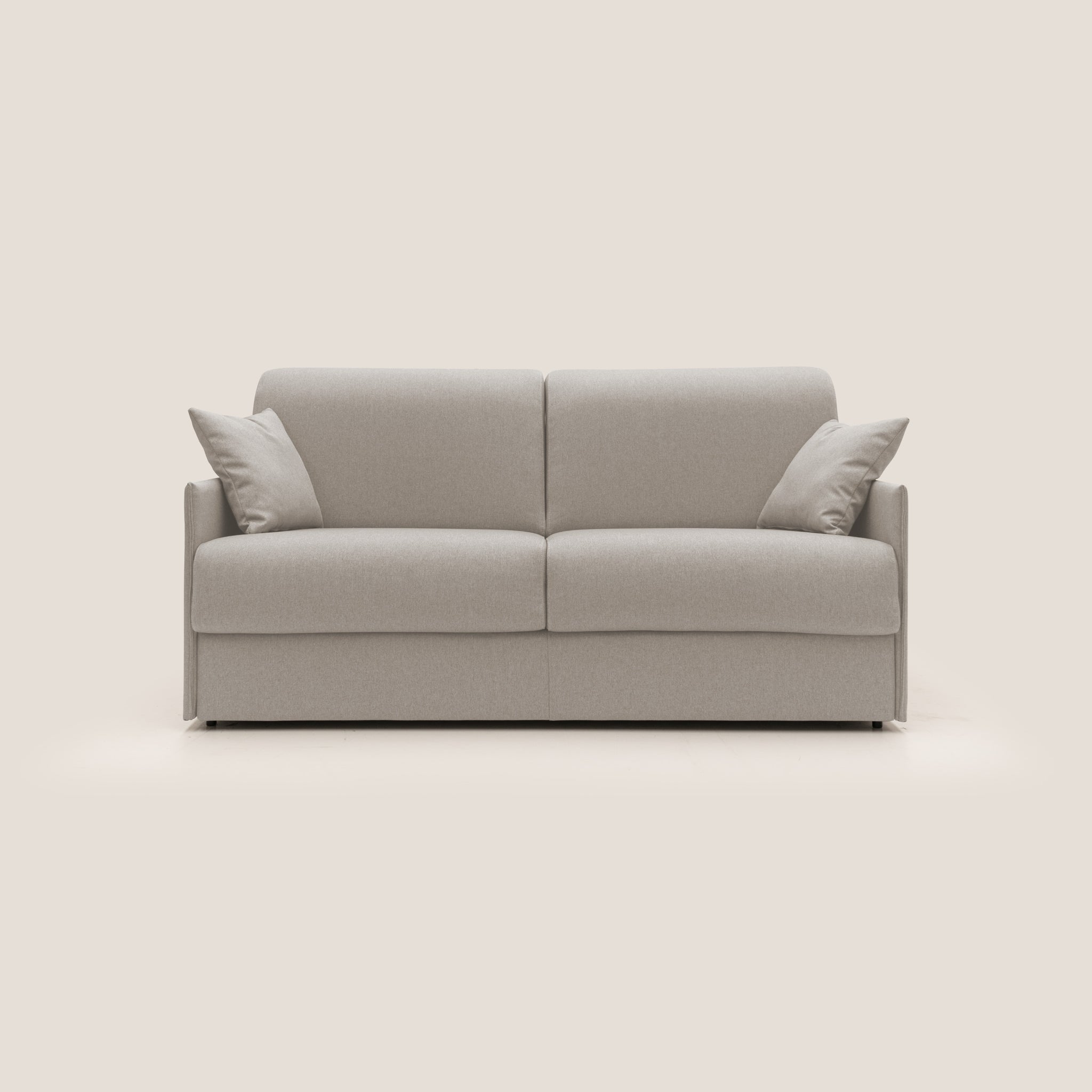 Ecco l'Evans Divano letto di Divani.Store, un pezzo versatile ed elegante con design minimalista e linee rette. Questo divano a due posti in PANNA è caratterizzato da tessuto impermeabile, due cuscini di seduta e schienale, cuscini coordinati ed è sapientemente realizzato in Italia. La sua tonalità bianco sporco esalta la sua semplice eleganza.