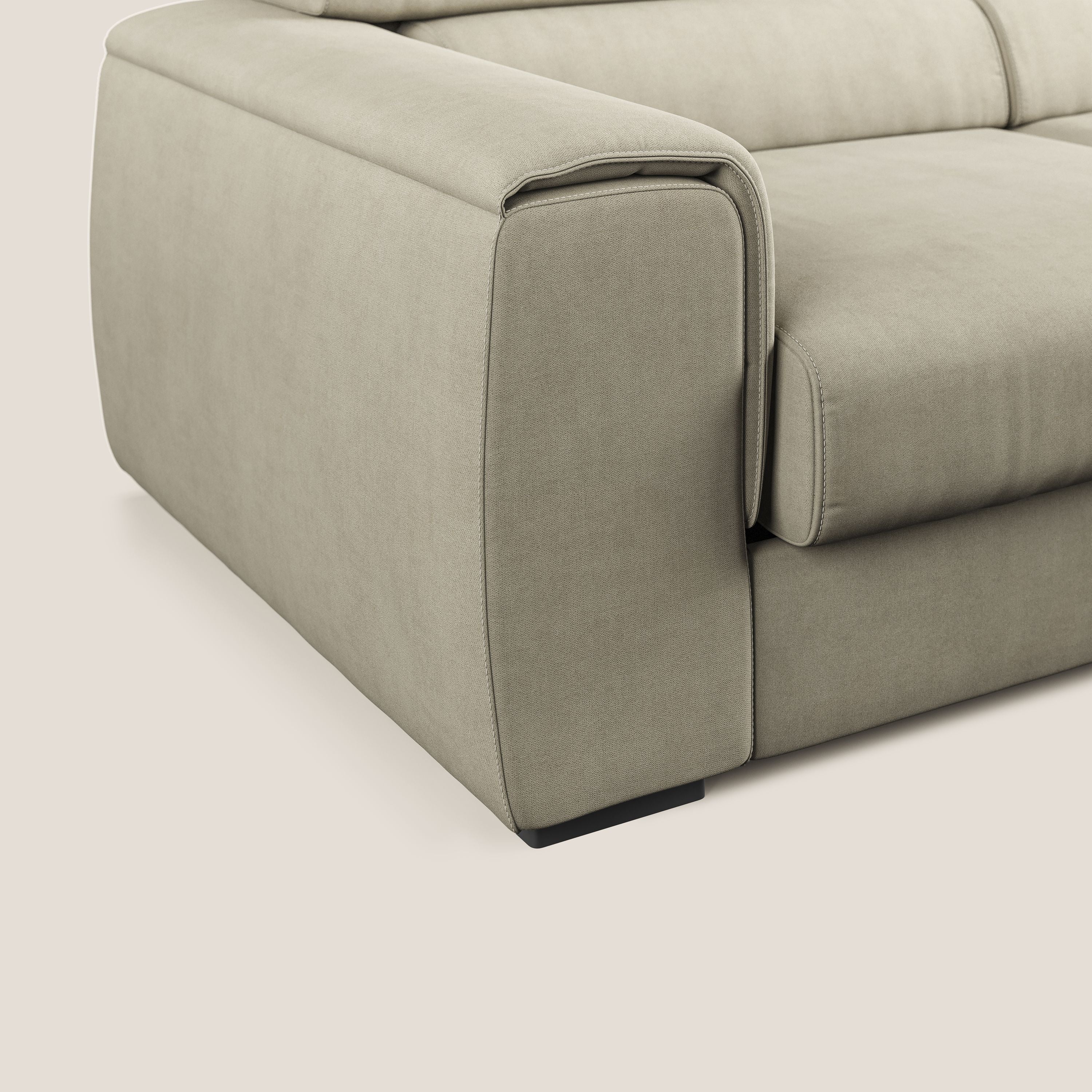 Zeno Divano con pouf estraibile poggiapiedi in tessuto morbido impermeabile T02 panna - divani.store
