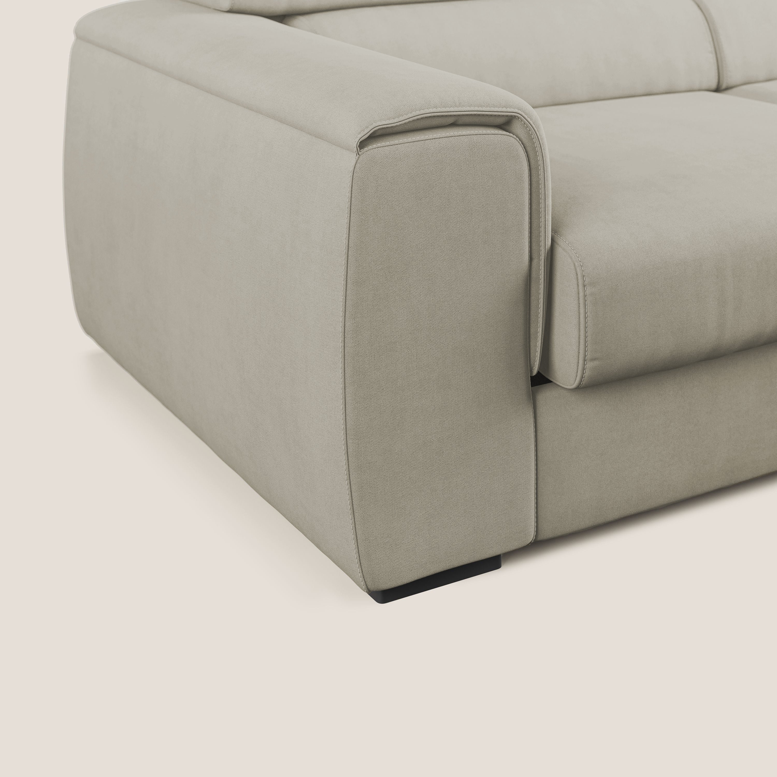 Zeno Divano angolare con pouf estraibile poggiapiedi in tessuto morbido impermeabile T02 panna - divani.store