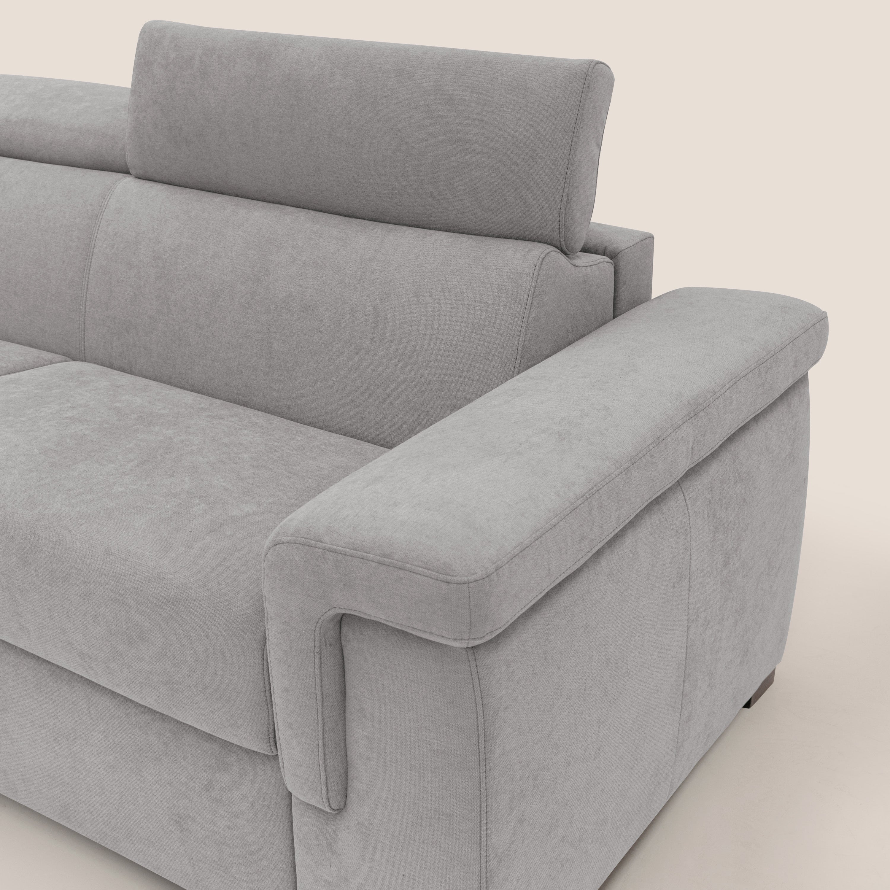 Giunone divano letto con materasso alto 18 cm e poggiatesta reclinabili in tessuto impermeabile T02 grigio chiaro - divani.store
