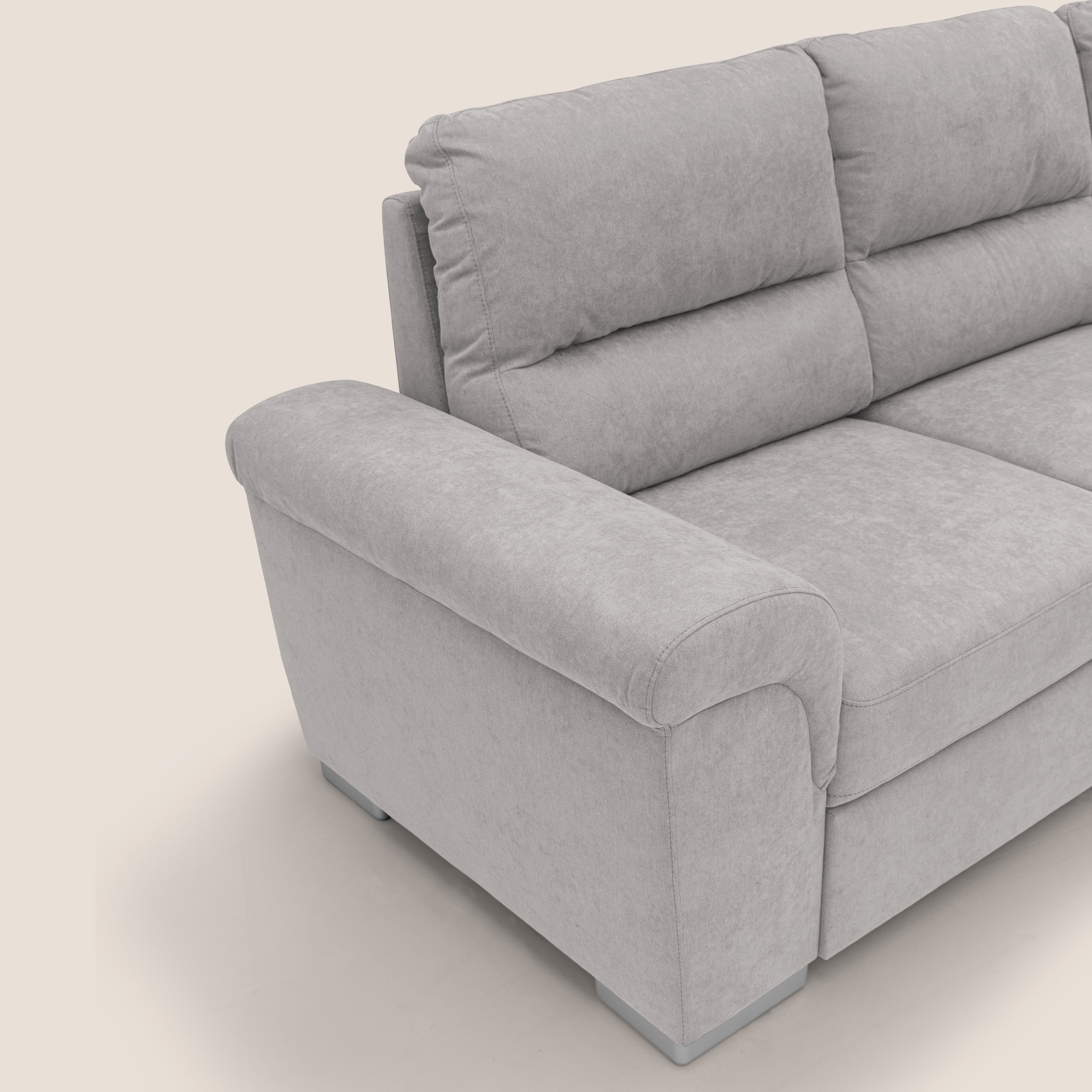 Minerva divano angolare con estraibile a cassettone e pouf contenitore in tessuto morbido impermeabile T02 grigio chiaro - divani.store