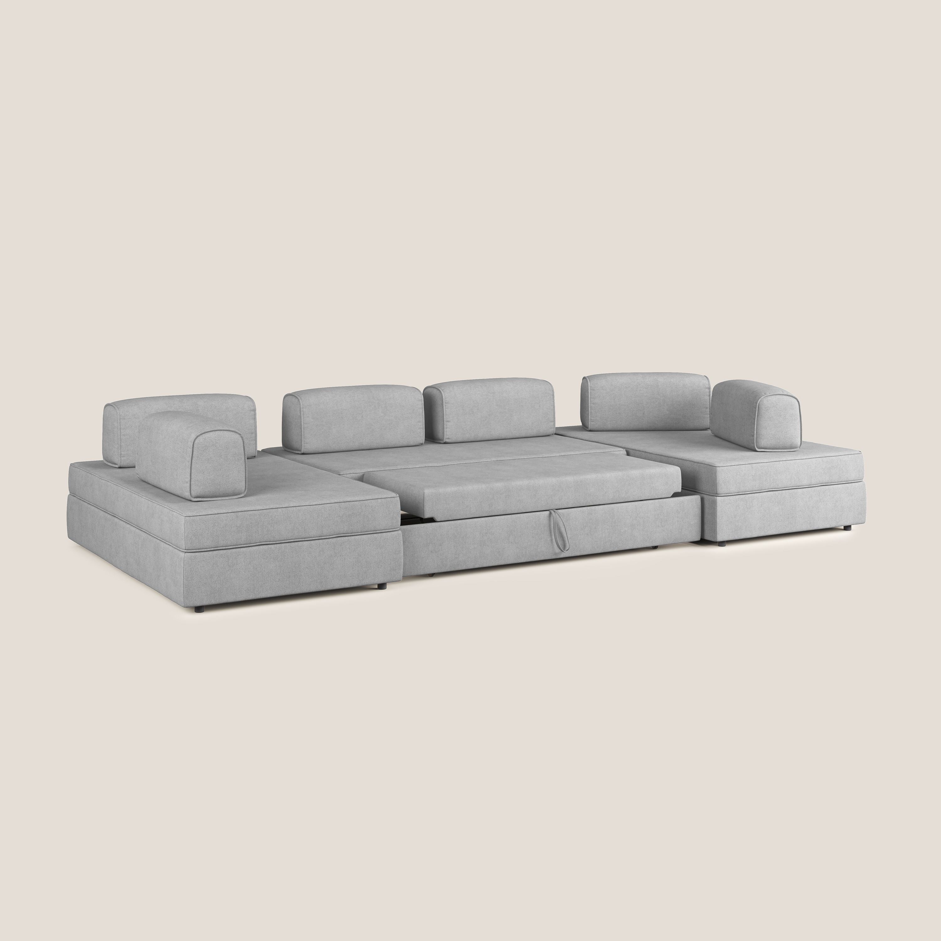Liberty divano panoramico con pouf estraibile e schienali movibili in tessuto morbido impermeabile T02 grigio chiaro - divani.store