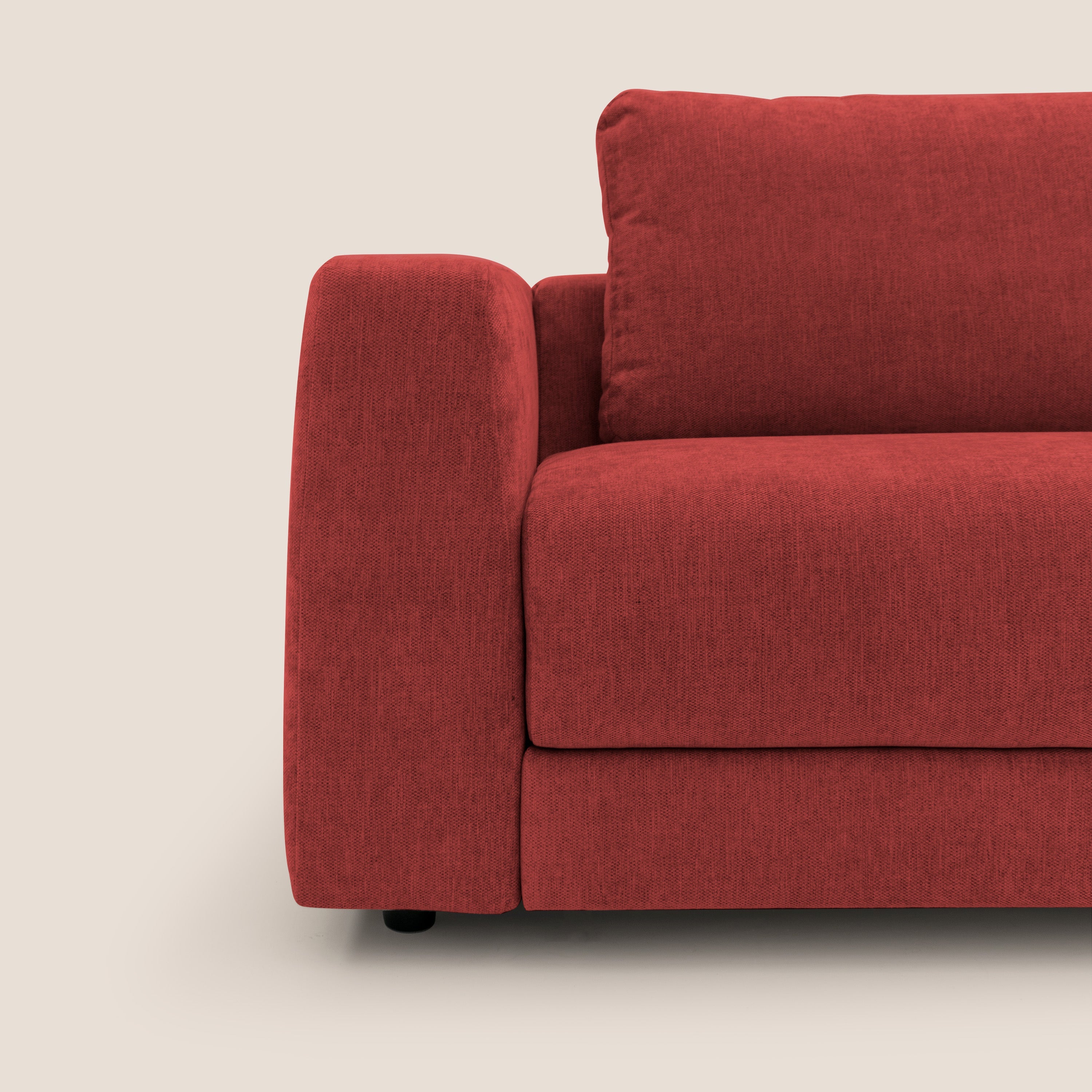 Freia Divano letto minimal materasso h15 cm con morbidi schienali in tessuto impermeabile T14 rosso - divani.store
