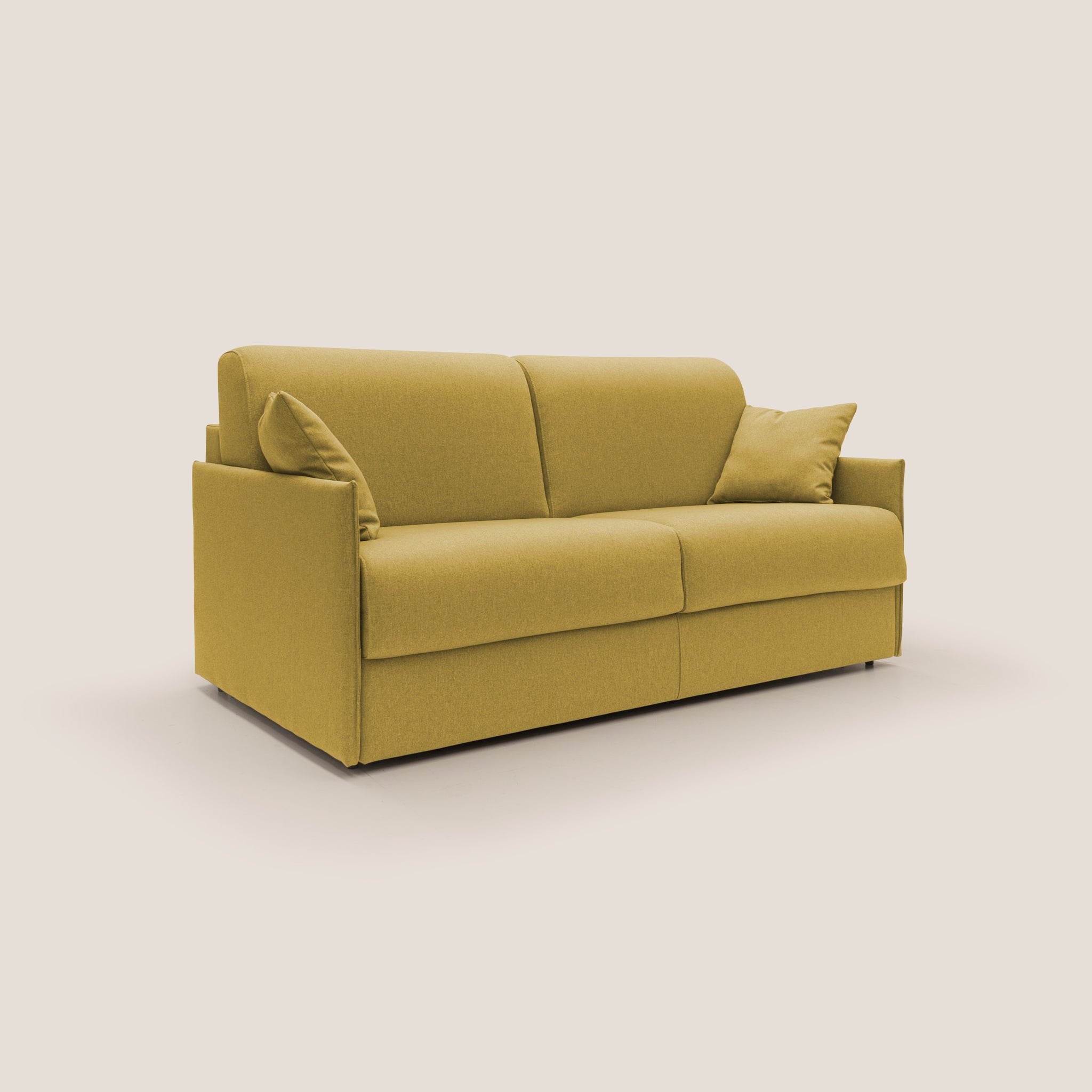 L'Evans Divano letto 189cm di Divani.Store è esposto su uno sfondo chiaro, che ne esalta il design minimalista. Questo divano letto giallo di fabbricazione italiana è dotato di due cuscini di seduta, due cuscini di schienale e tessuto impermeabile per un tocco elegante e pratico. Con le sue linee pulite e la consistenza liscia, incarna un look contemporaneo.