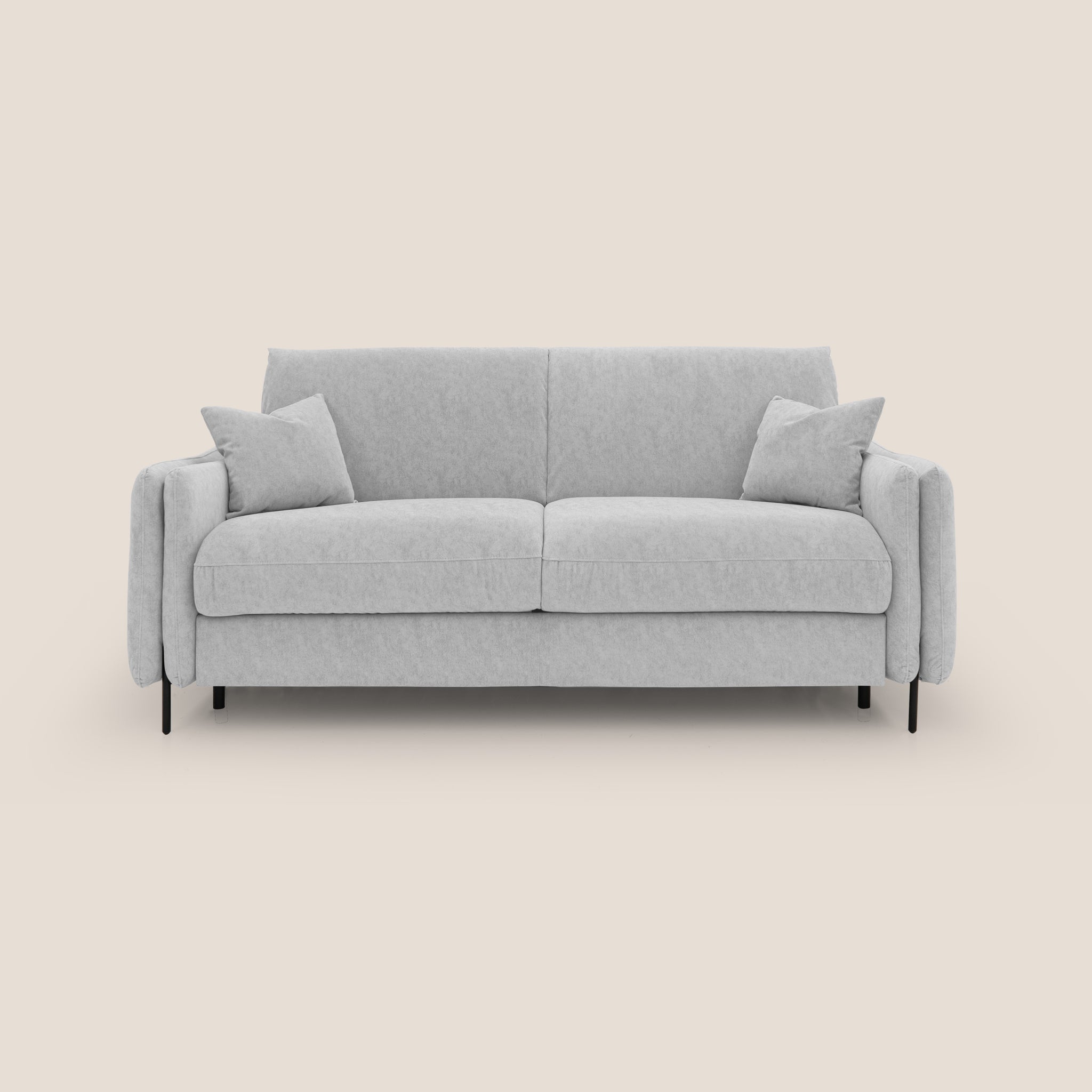 Il Divano letto Gregory di Divani.Store, che misura 196 cm e presenta un materasso (140x197 cm) con un'altezza impressionante di 18 cm, è rivestito in microfibra impermeabile effetto velluto grigio chiaro. Progettato per un comfort superiore, include cuscini di seduta e schienale abbinati e cuscini quadrati a ciascuna estremità. Questo sofisticato pezzo vanta gambe nere eleganti e minimaliste e un design pulito e contemporaneo che aggiunge un'eleganza sobria a qualsiasi spazio.