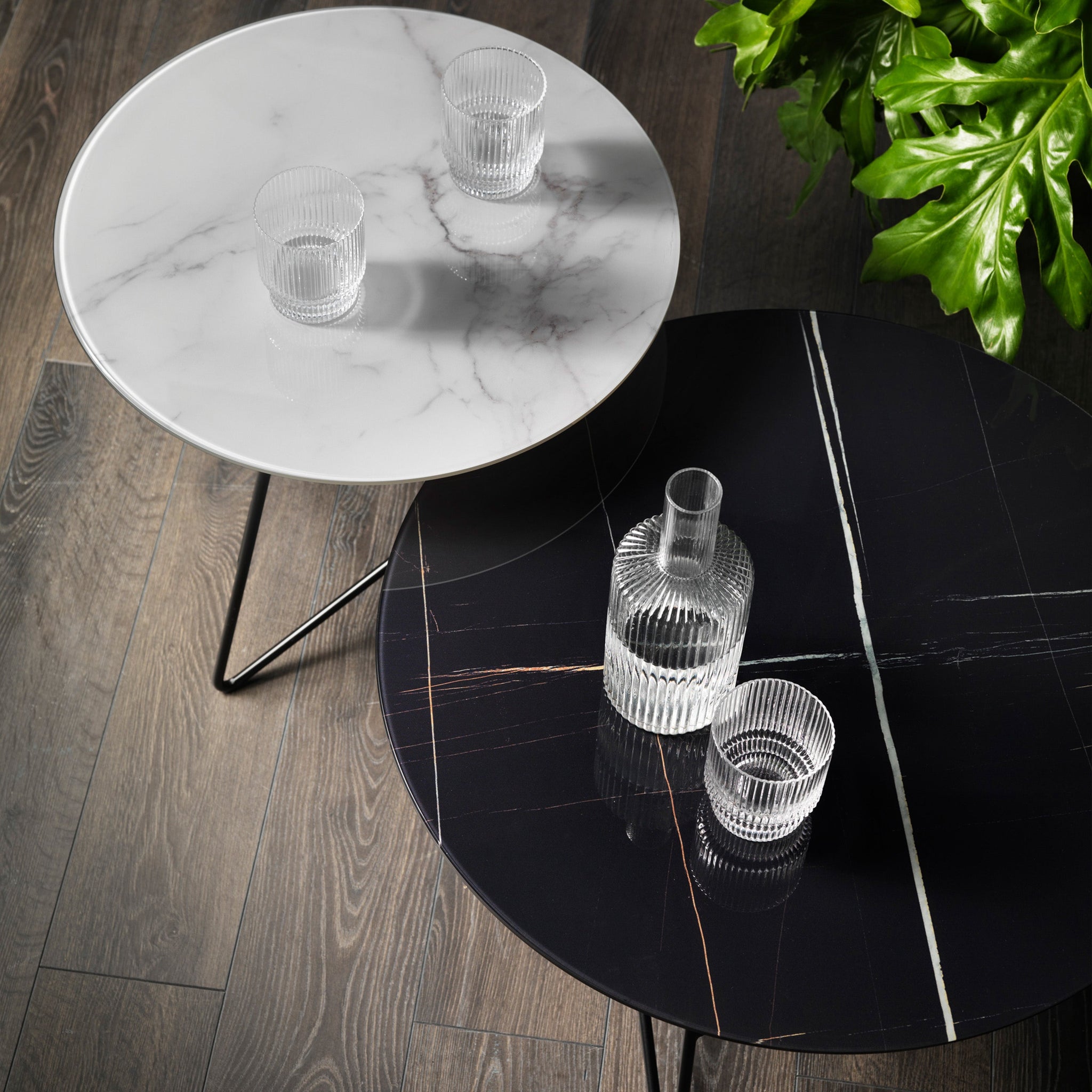 Ermione tavolino rotondo da salotto con top in vetro marmo sahara black h35
